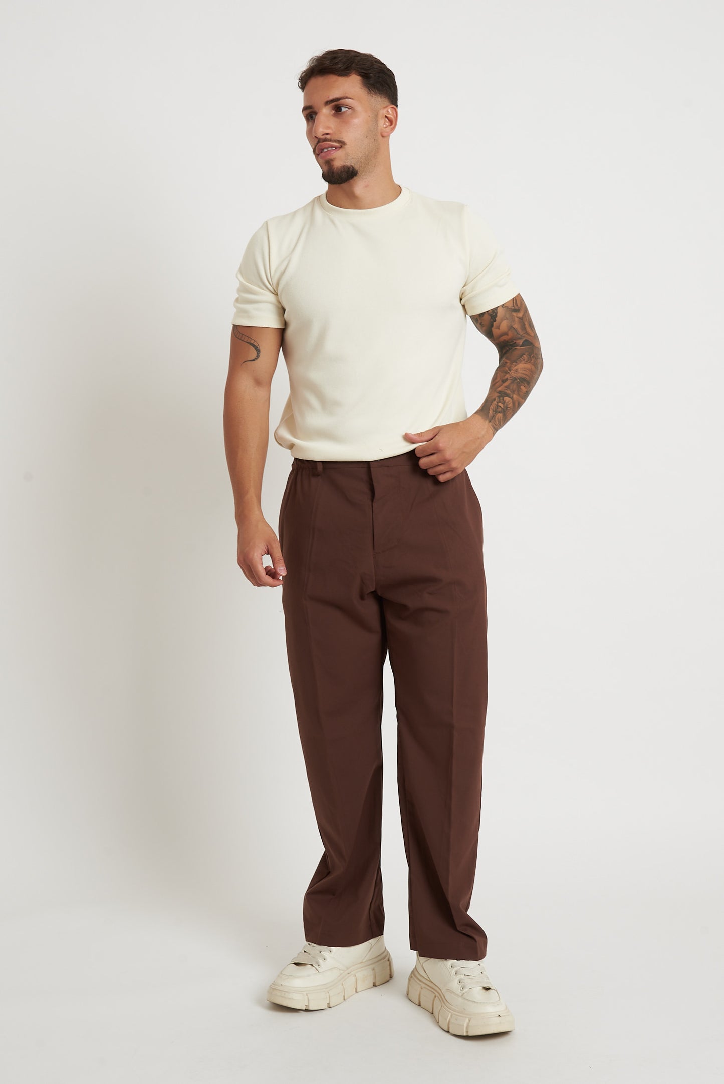 Pantalone a fondo largo
