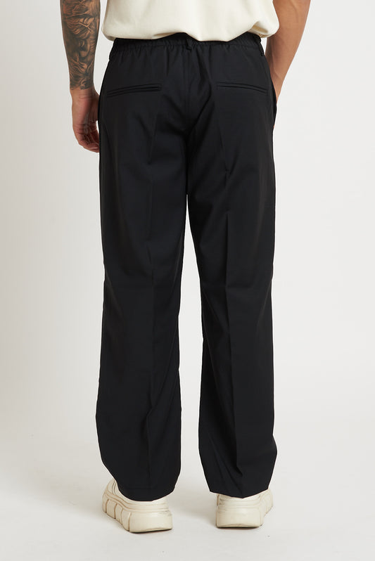 Pantalone a fondo largo