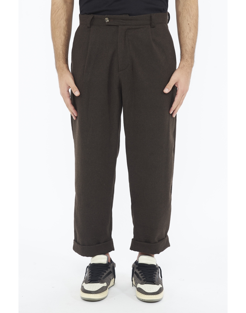 Pantaloni con piegone fondo...