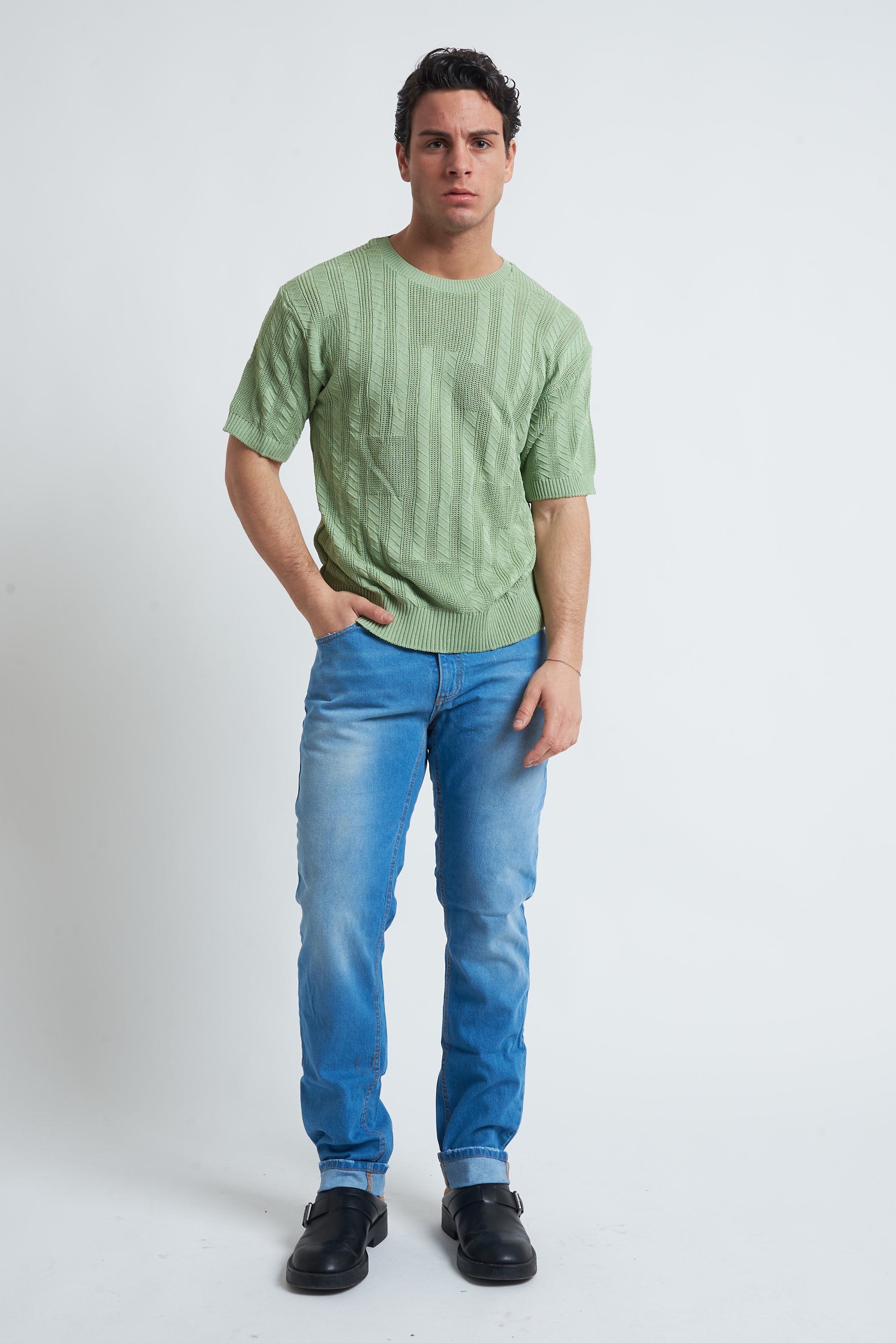 Maglione in filo con spalla scesa