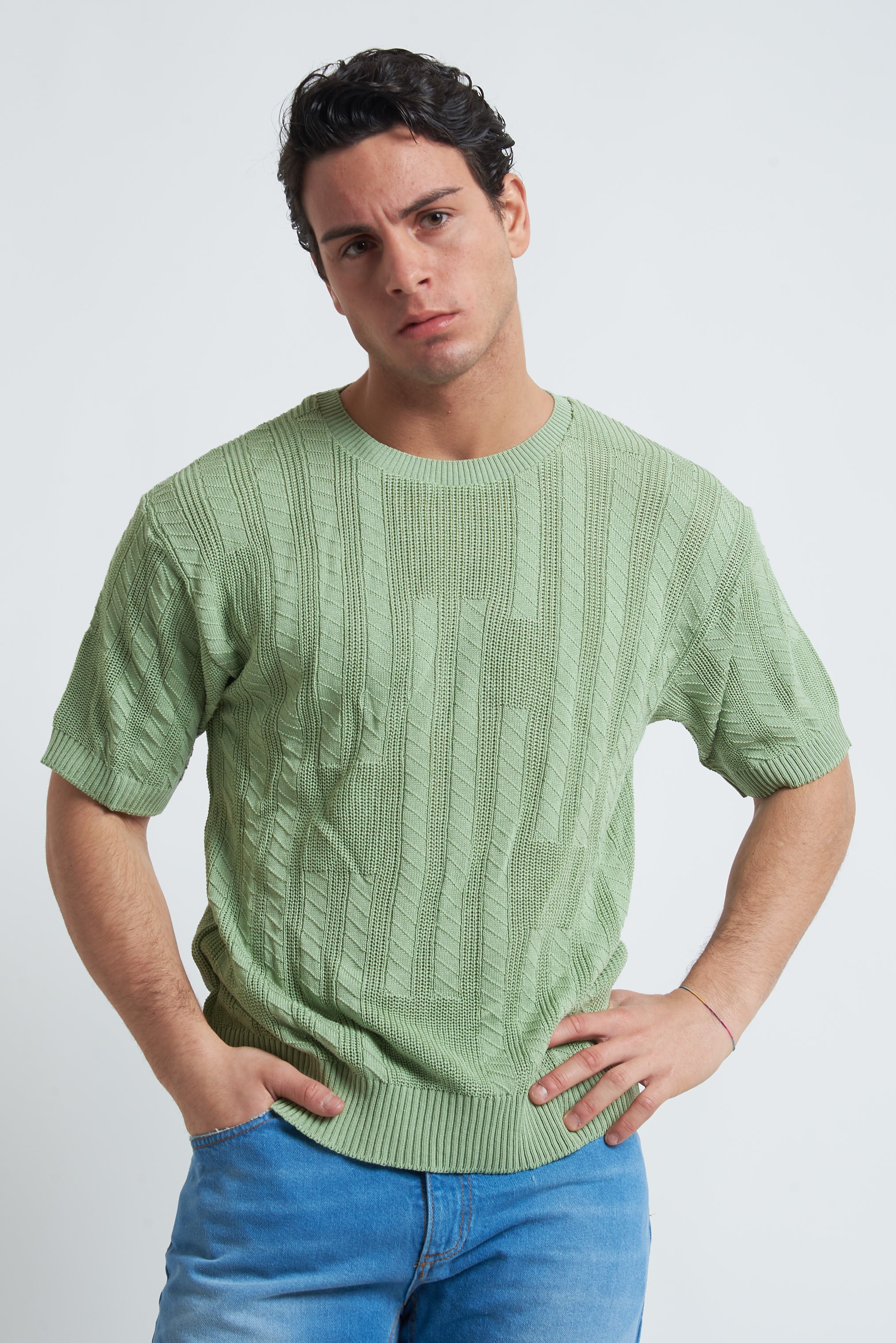 Maglione in filo con spalla scesa