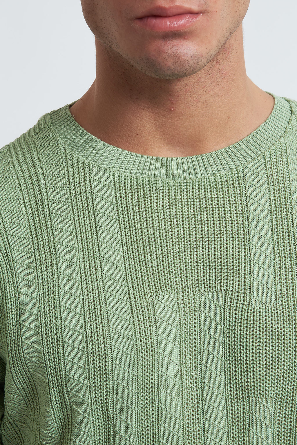 Maglione in filo con spalla scesa