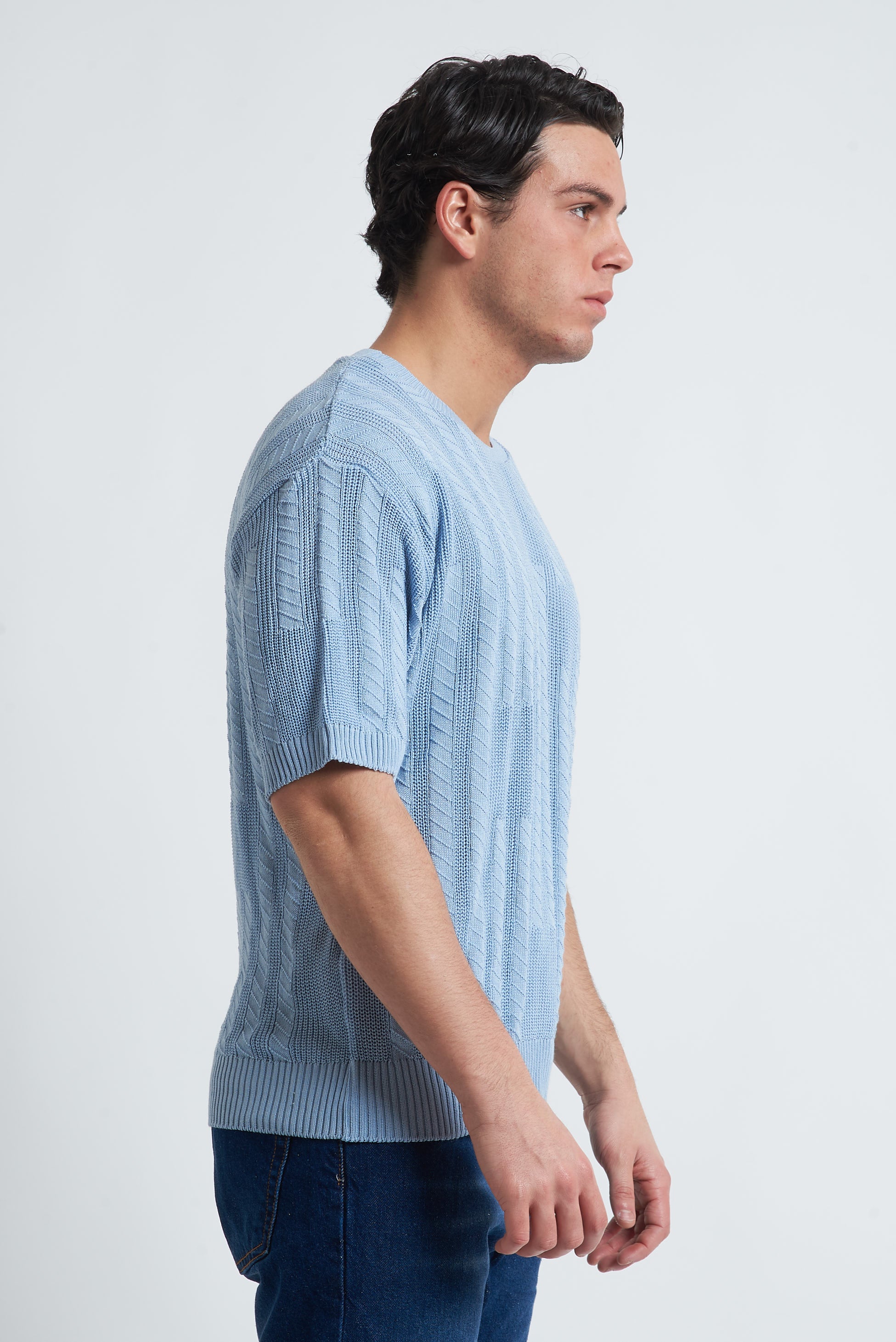 Maglione in filo con spalla scesa