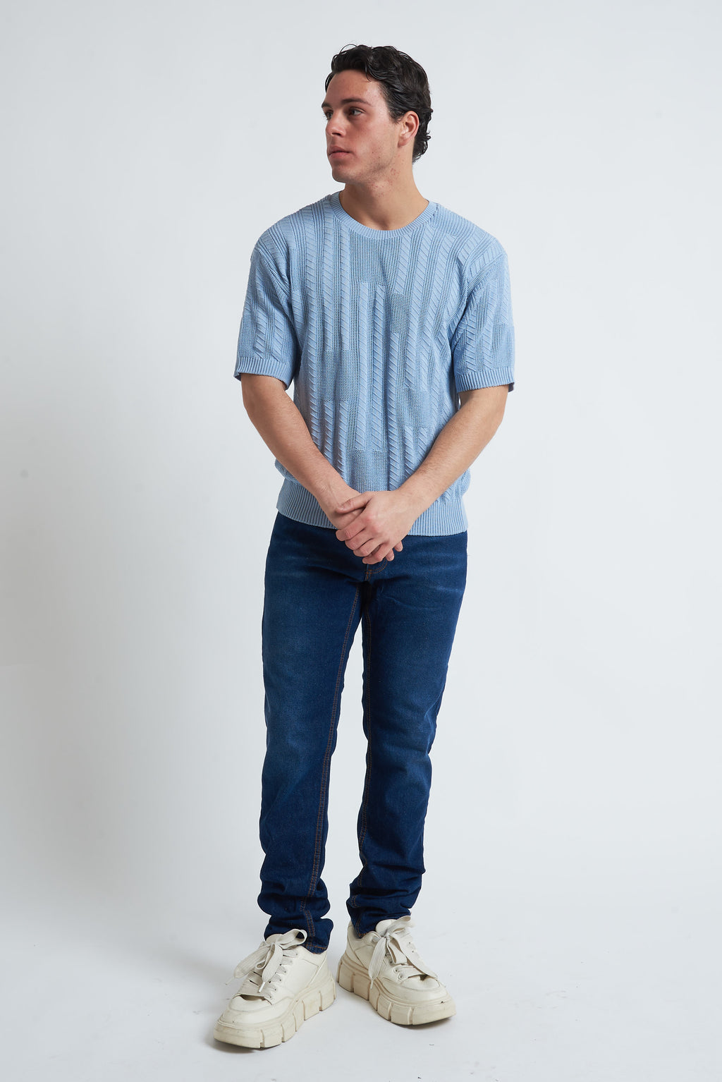 Maglione in filo con spalla scesa