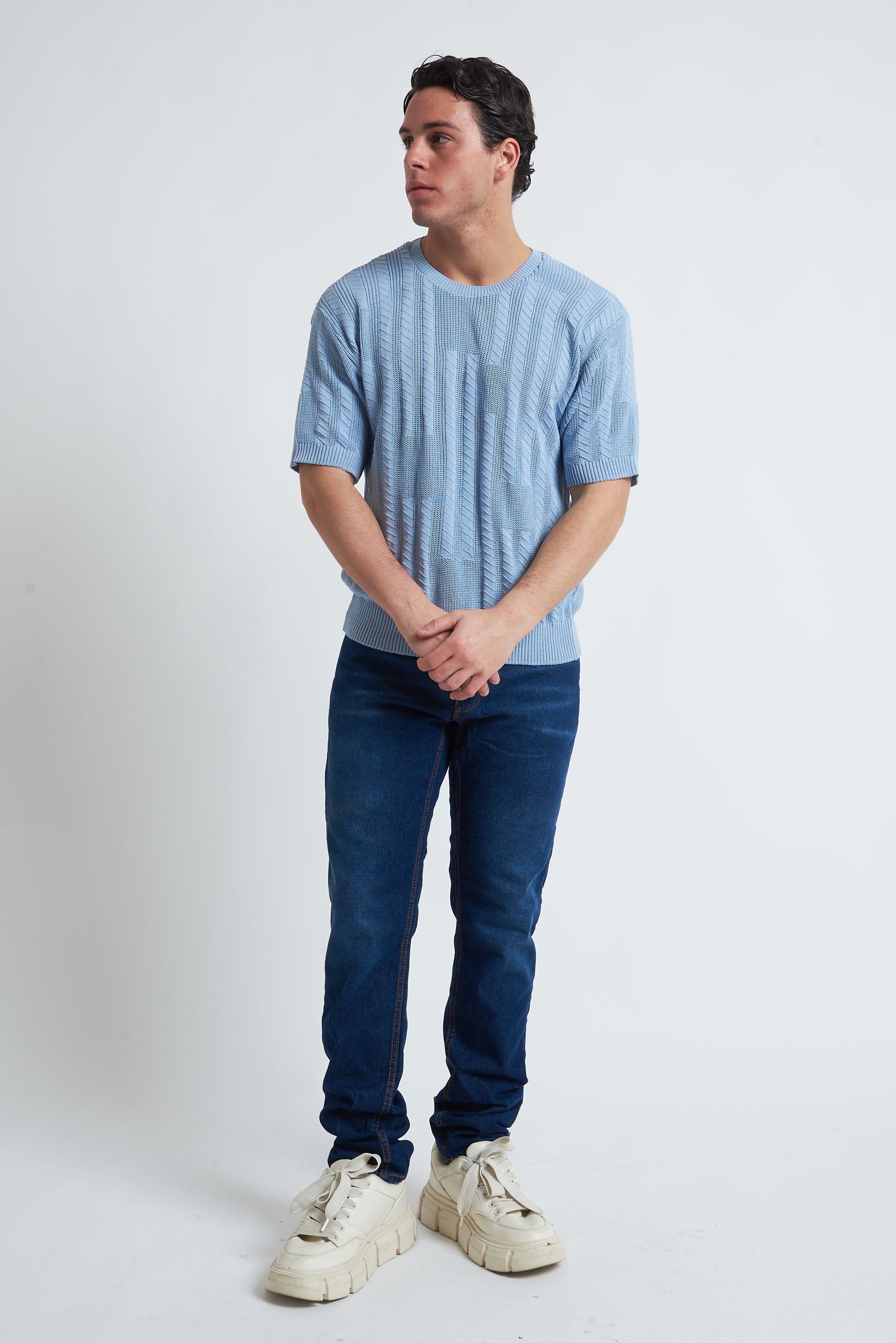 Maglione in filo con spalla scesa