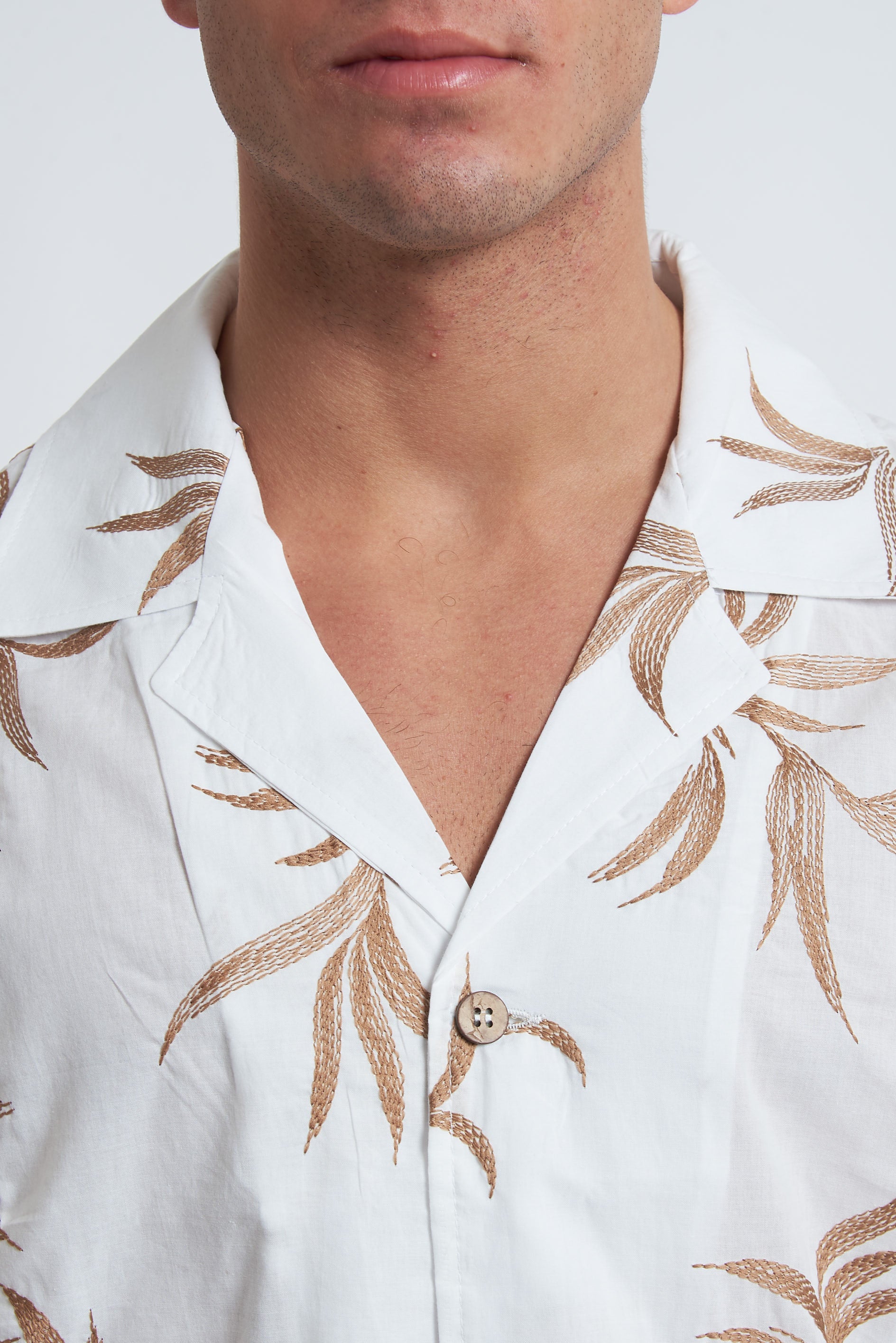 Camicia misto lino ricamato