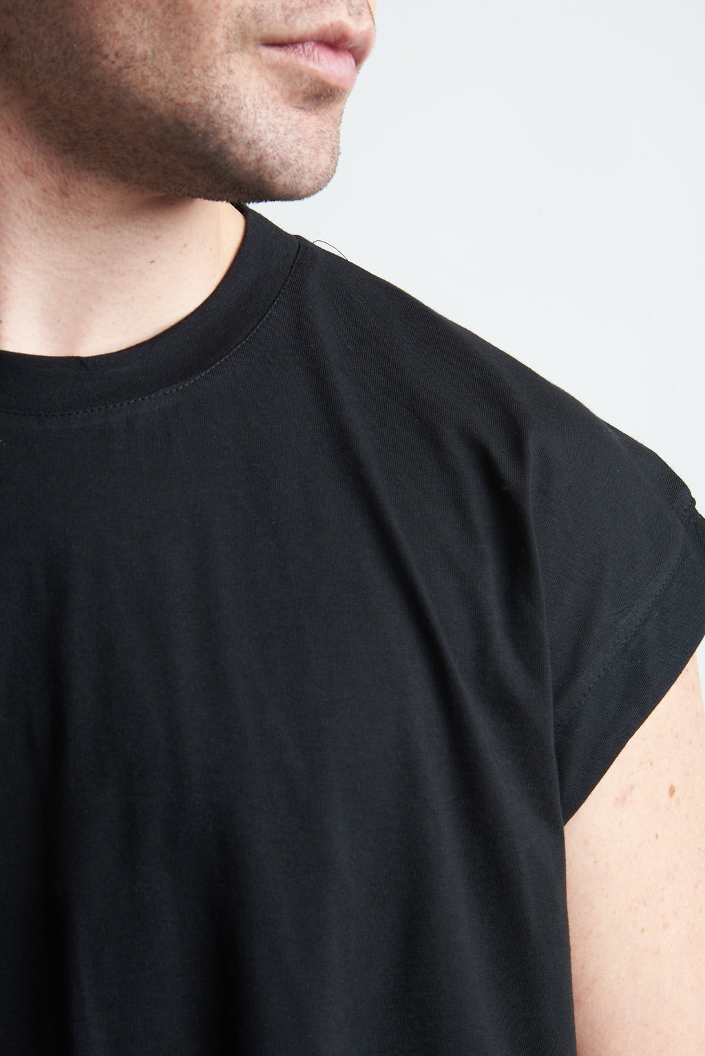 T-shirt Smanicata Oversize in Cotone