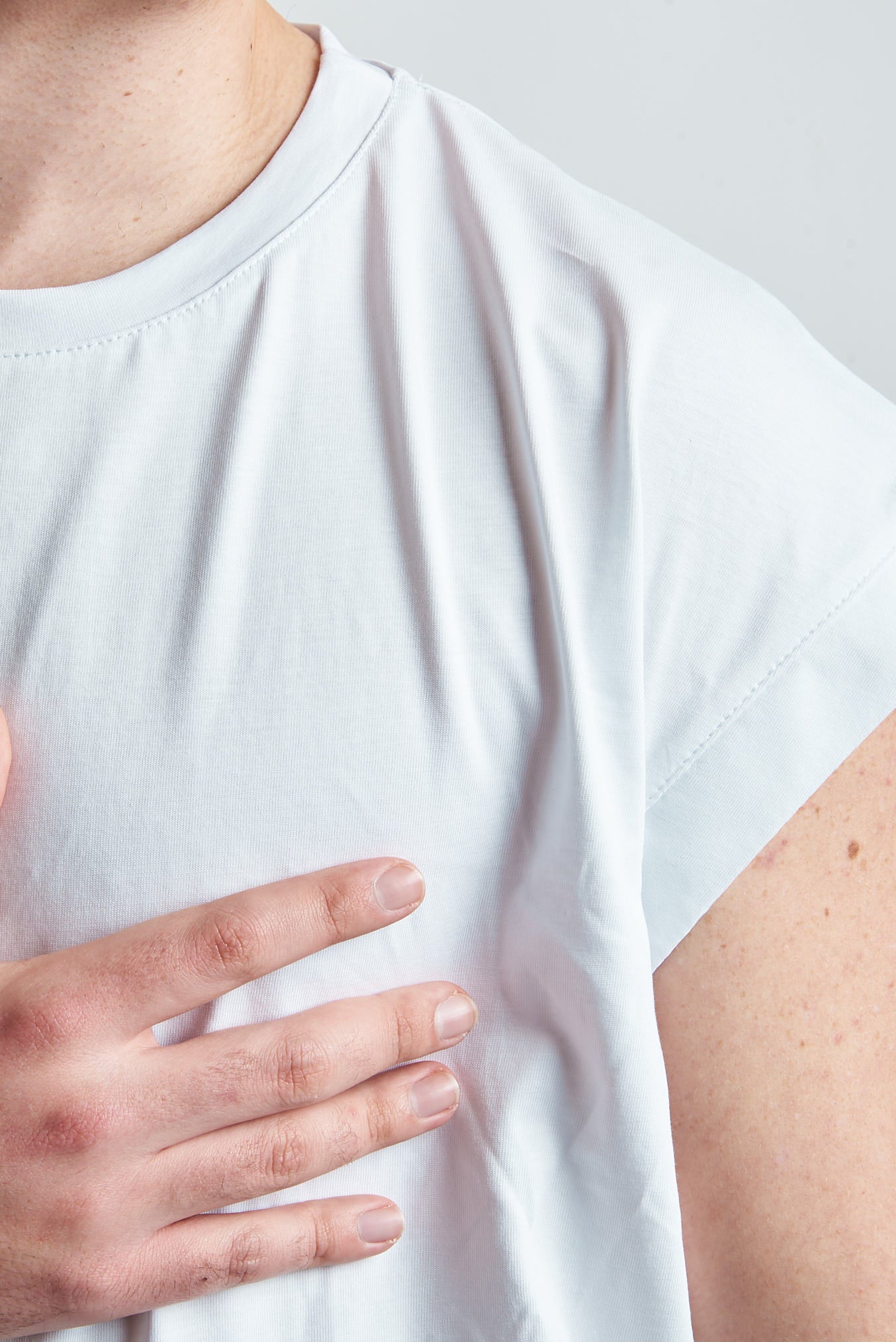 T-shirt Smanicata Oversize in Cotone