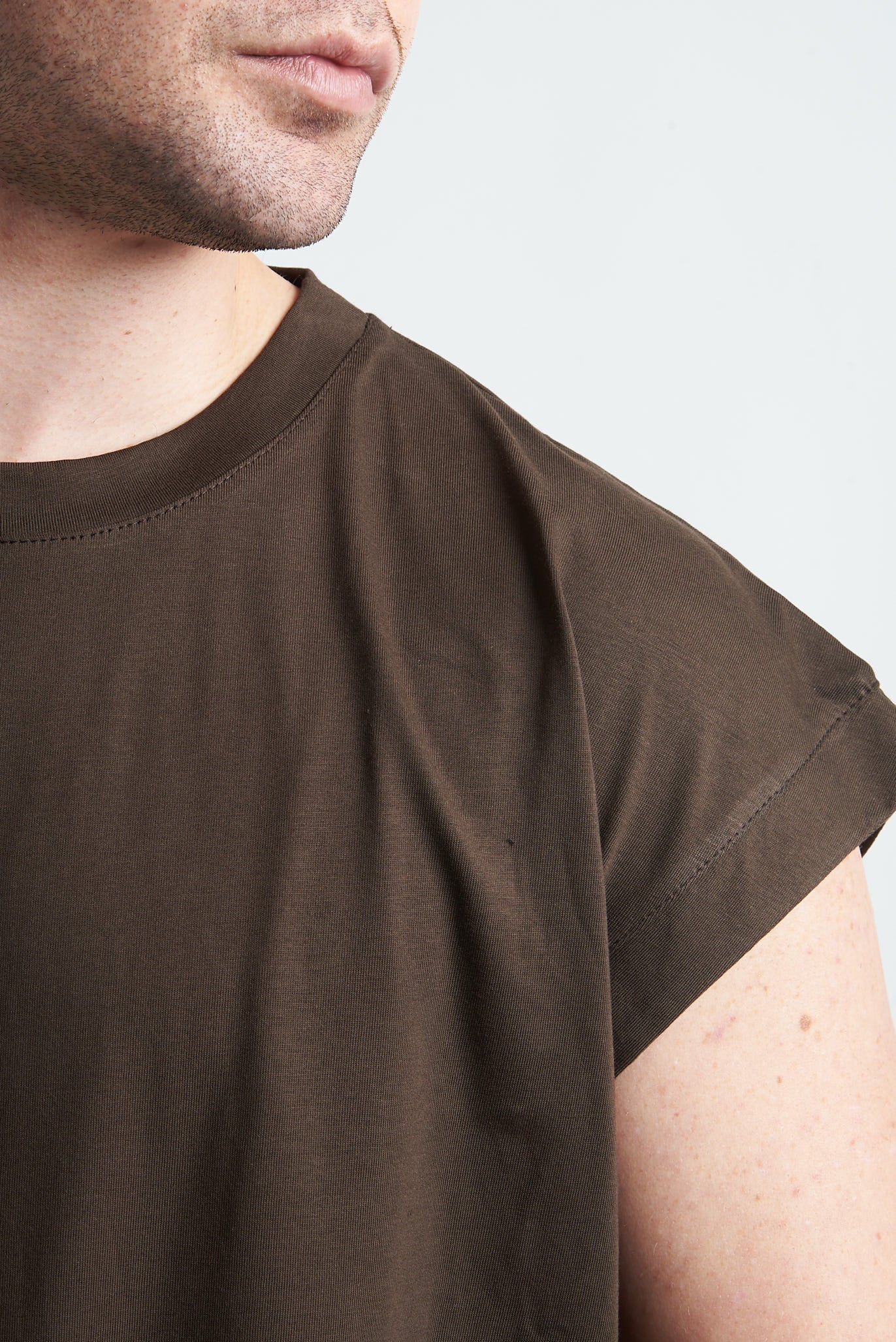 T-shirt Smanicata Oversize in Cotone