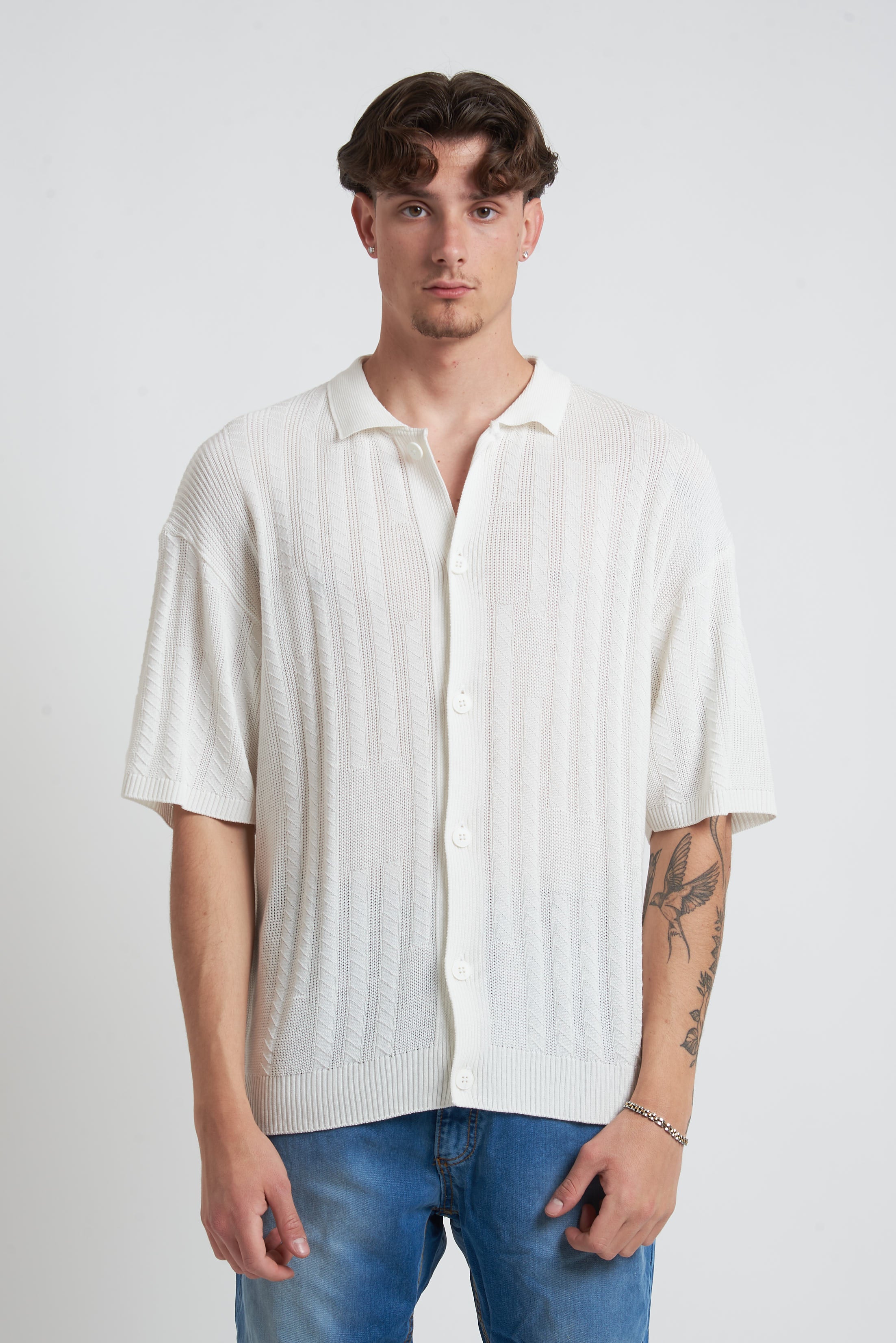 Cardigan in filo con spalla scesa