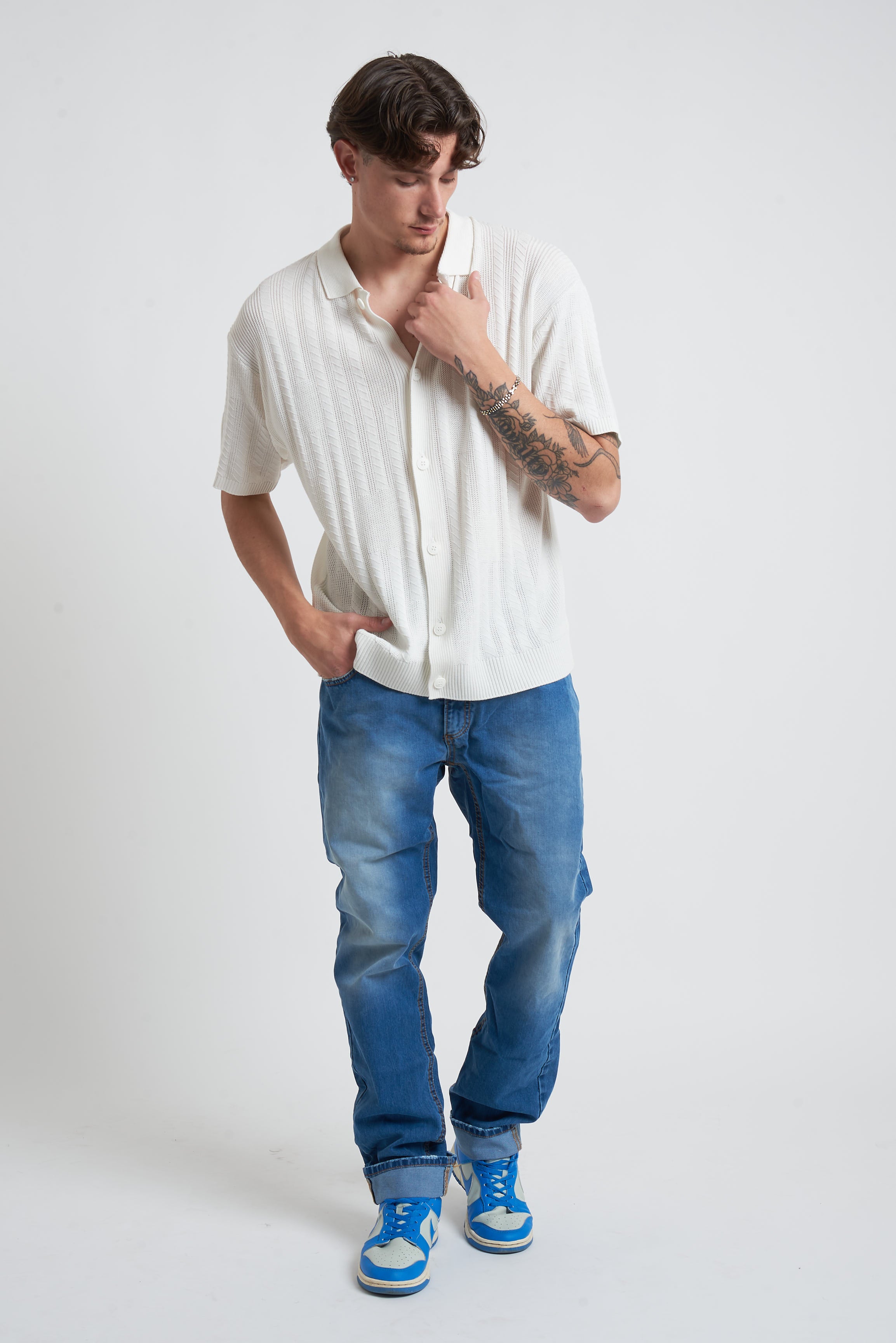 Cardigan in filo con spalla scesa