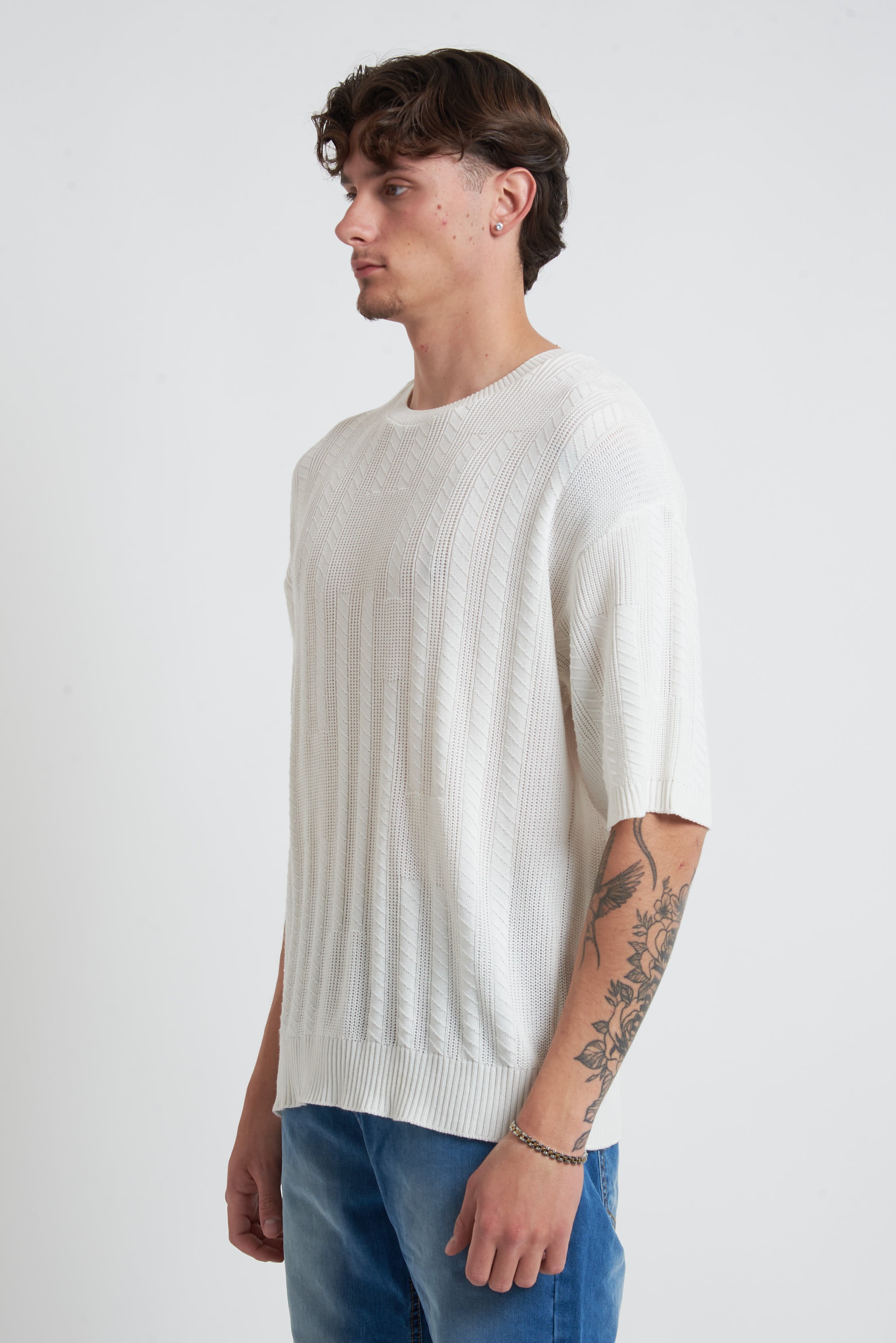 Maglione in filo con spalla scesa