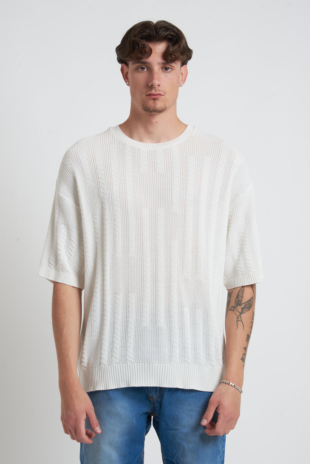 Maglione in filo con spalla scesa