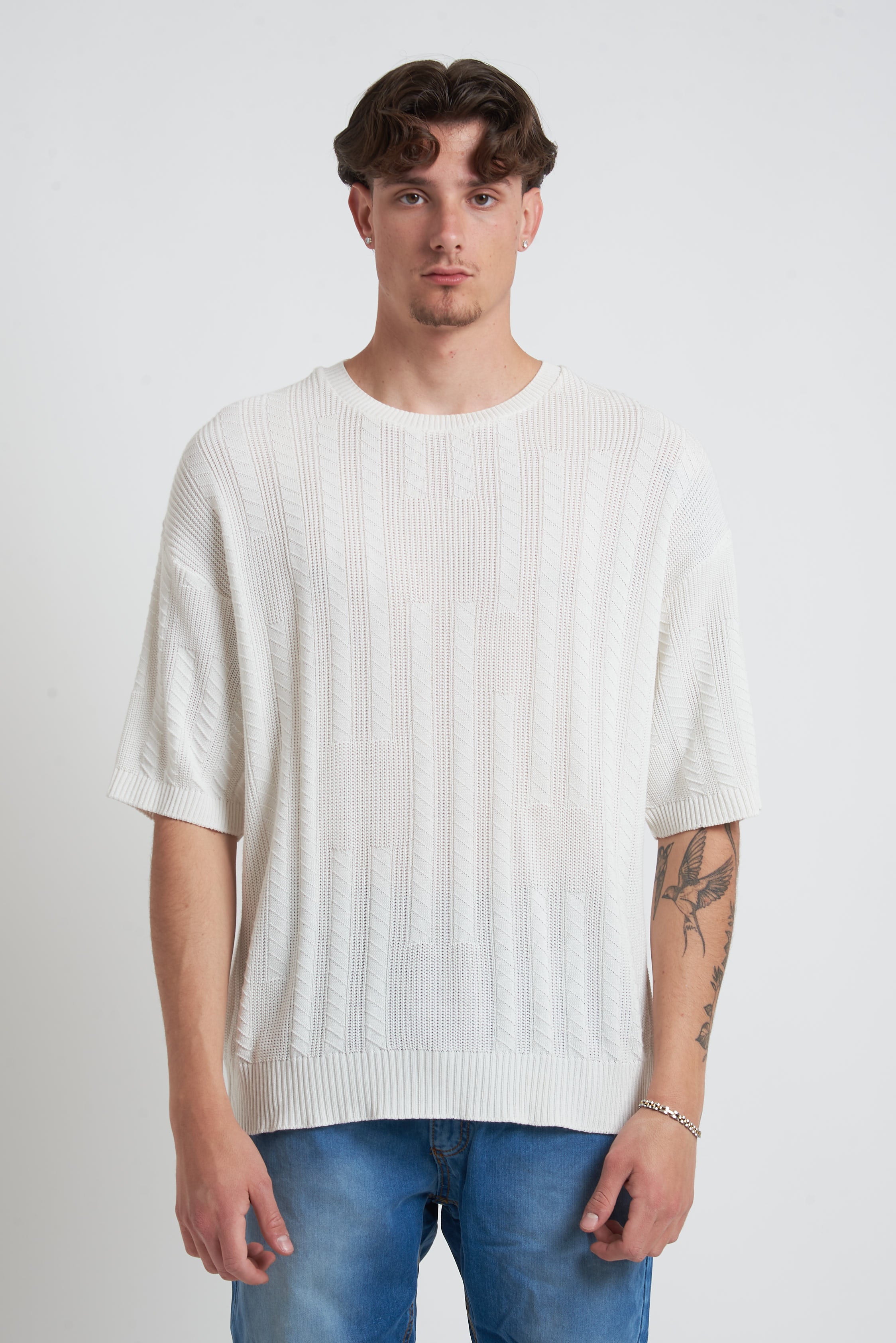 Maglione in filo con spalla scesa