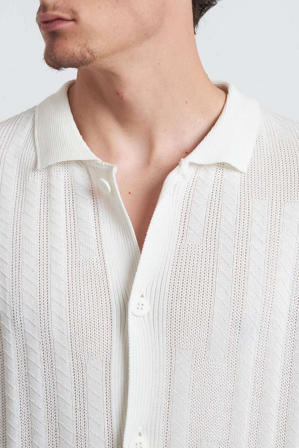 Cardigan in filo con spalla scesa