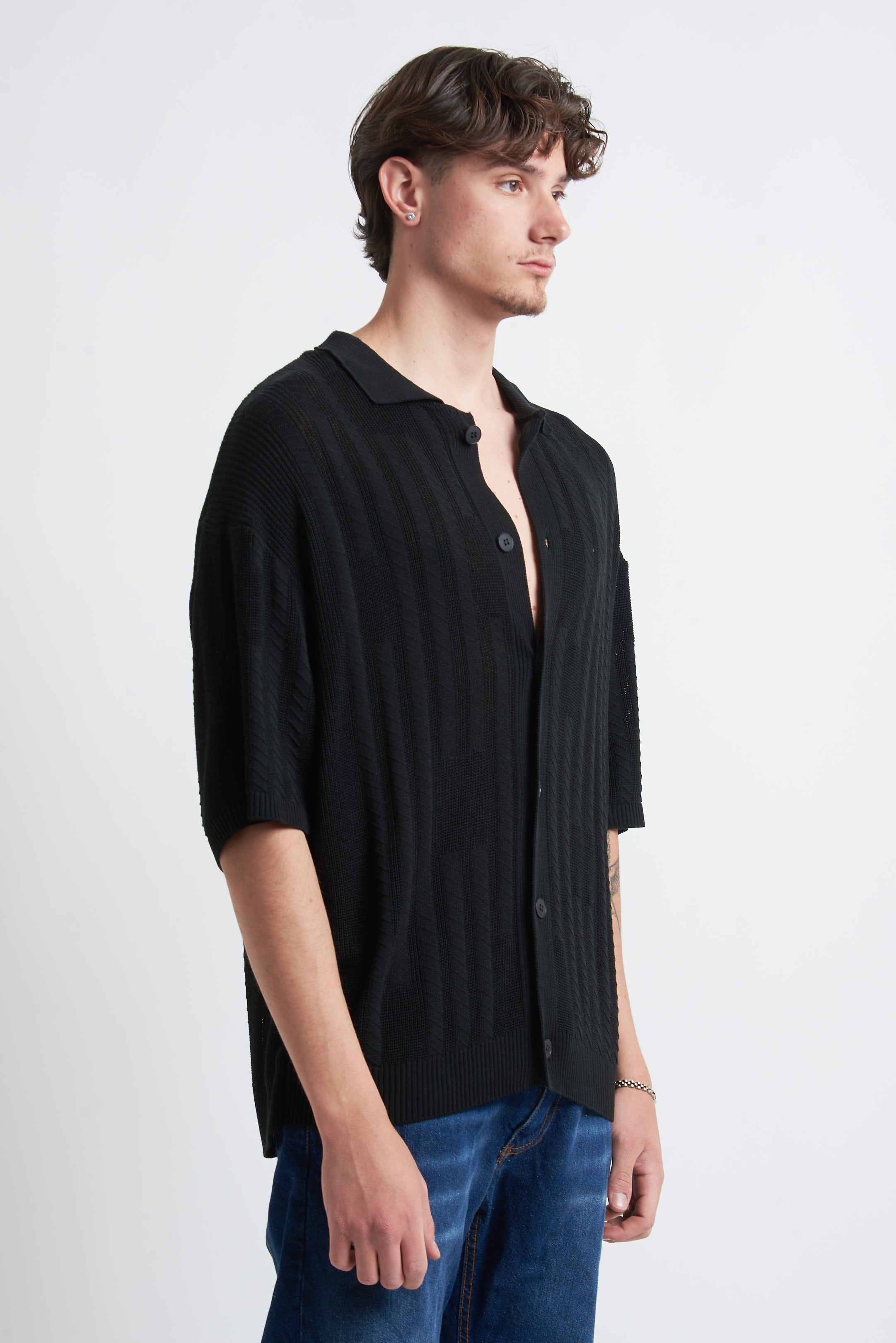 Cardigan in filo con spalla scesa