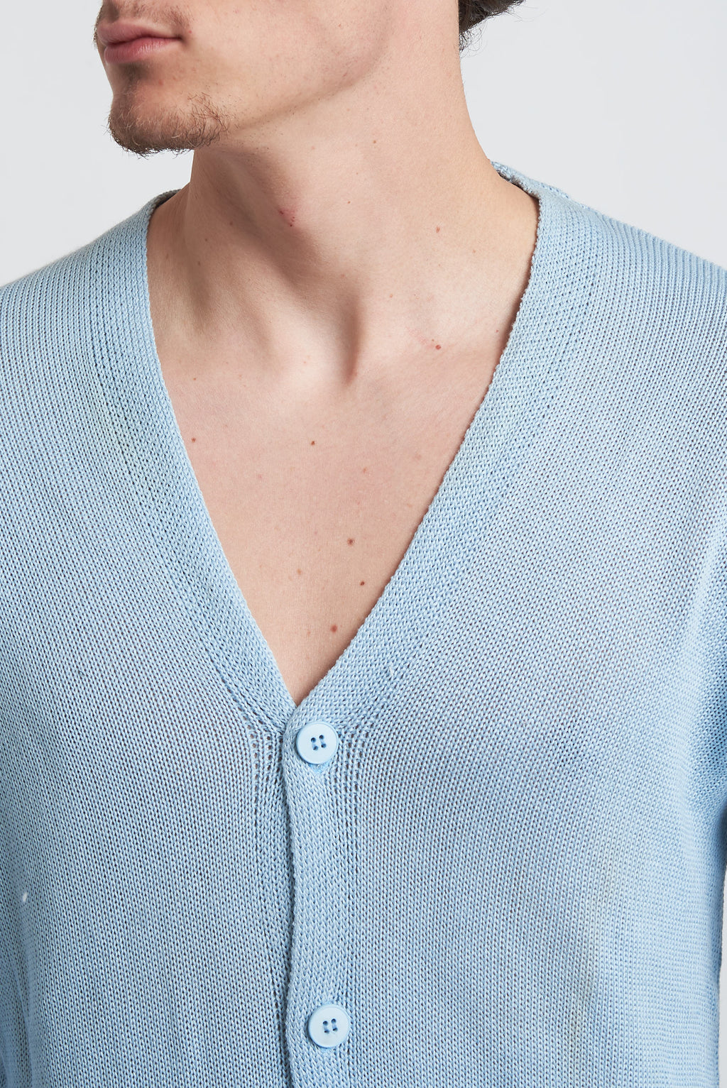 Cardigan in filo con spalla scesa