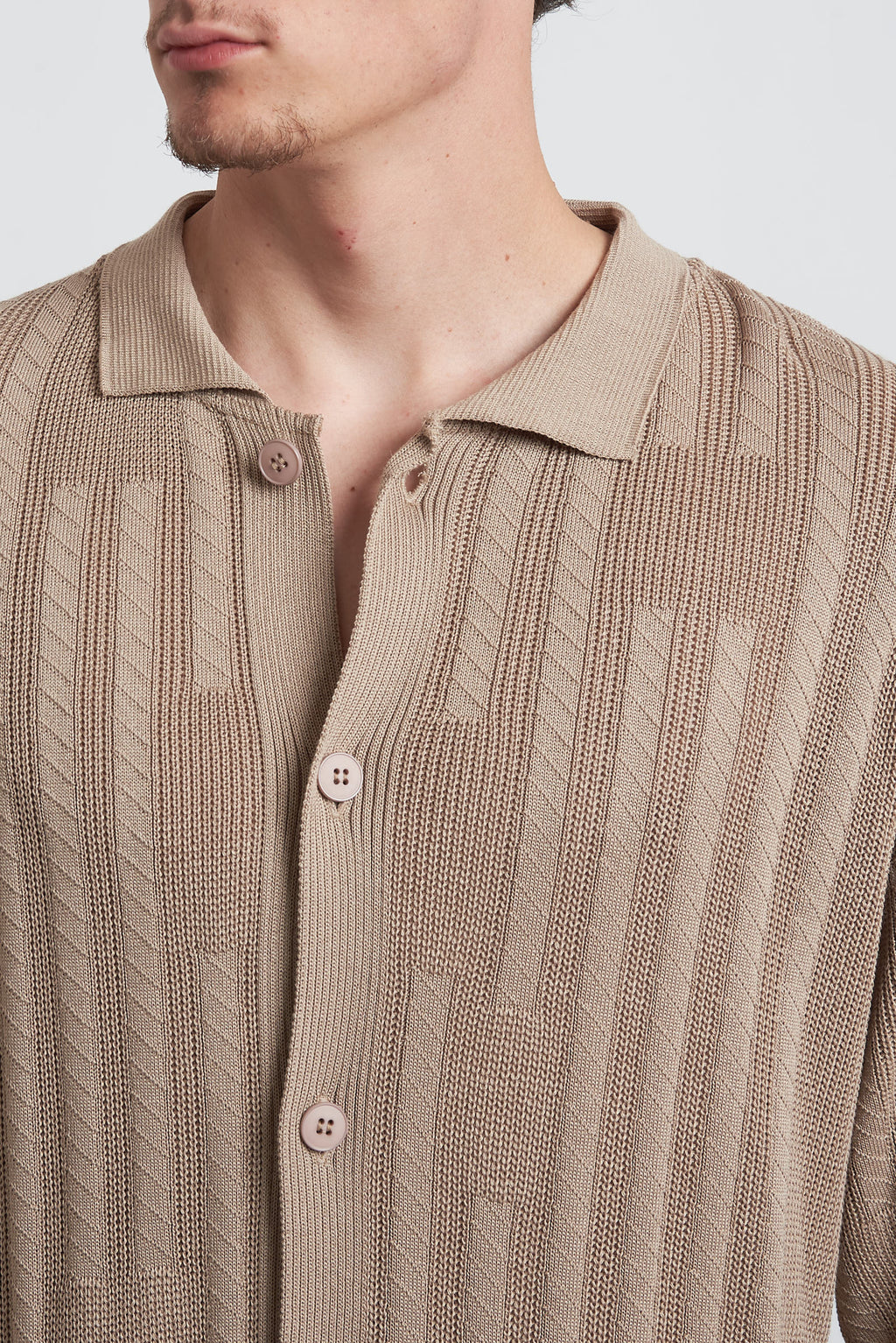 Cardigan in filo con spalla scesa