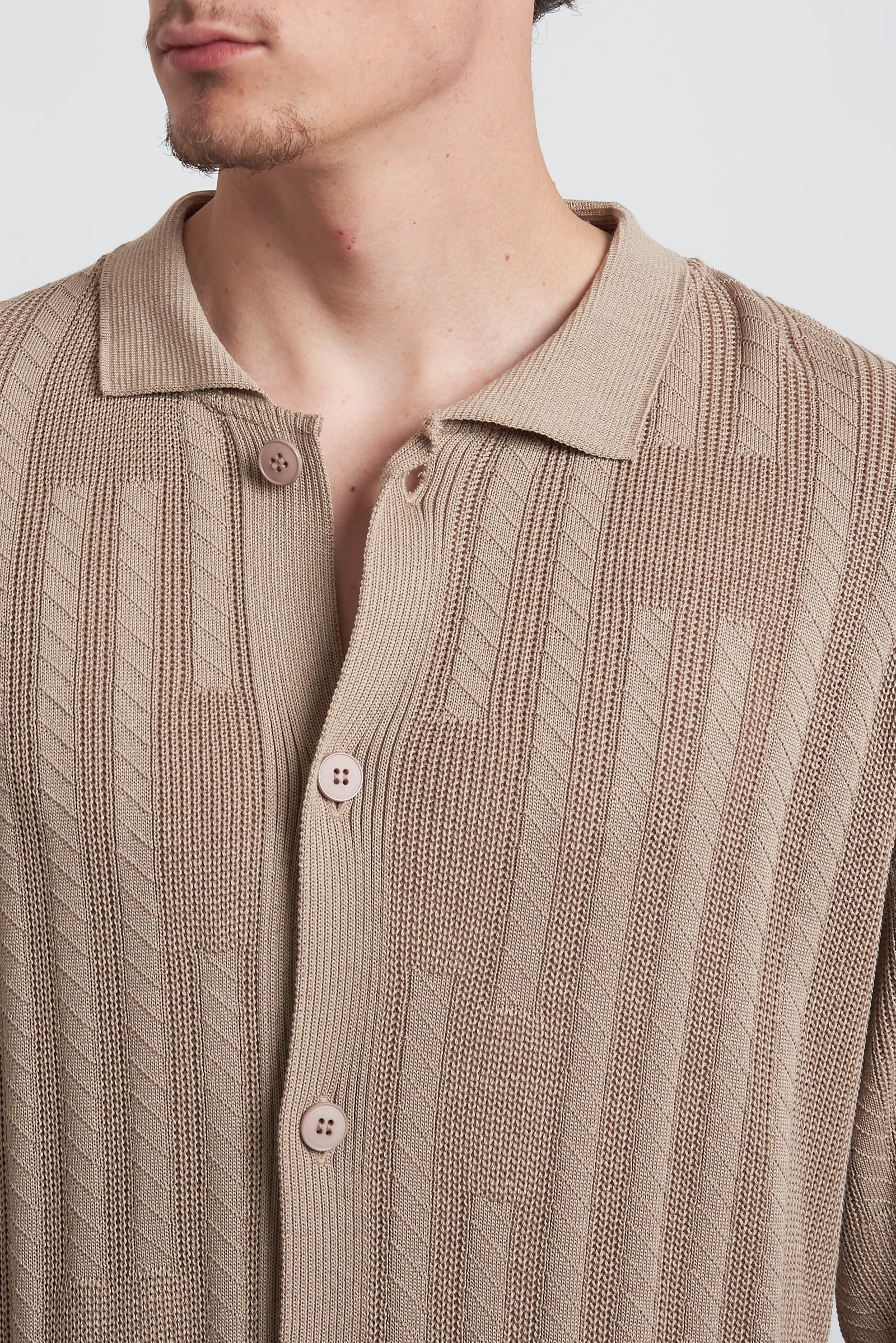 Cardigan in filo con spalla scesa