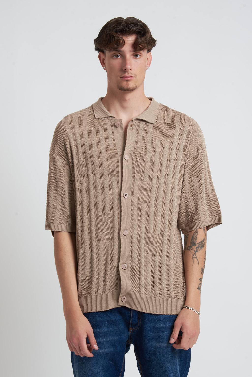 Cardigan in filo con spalla scesa