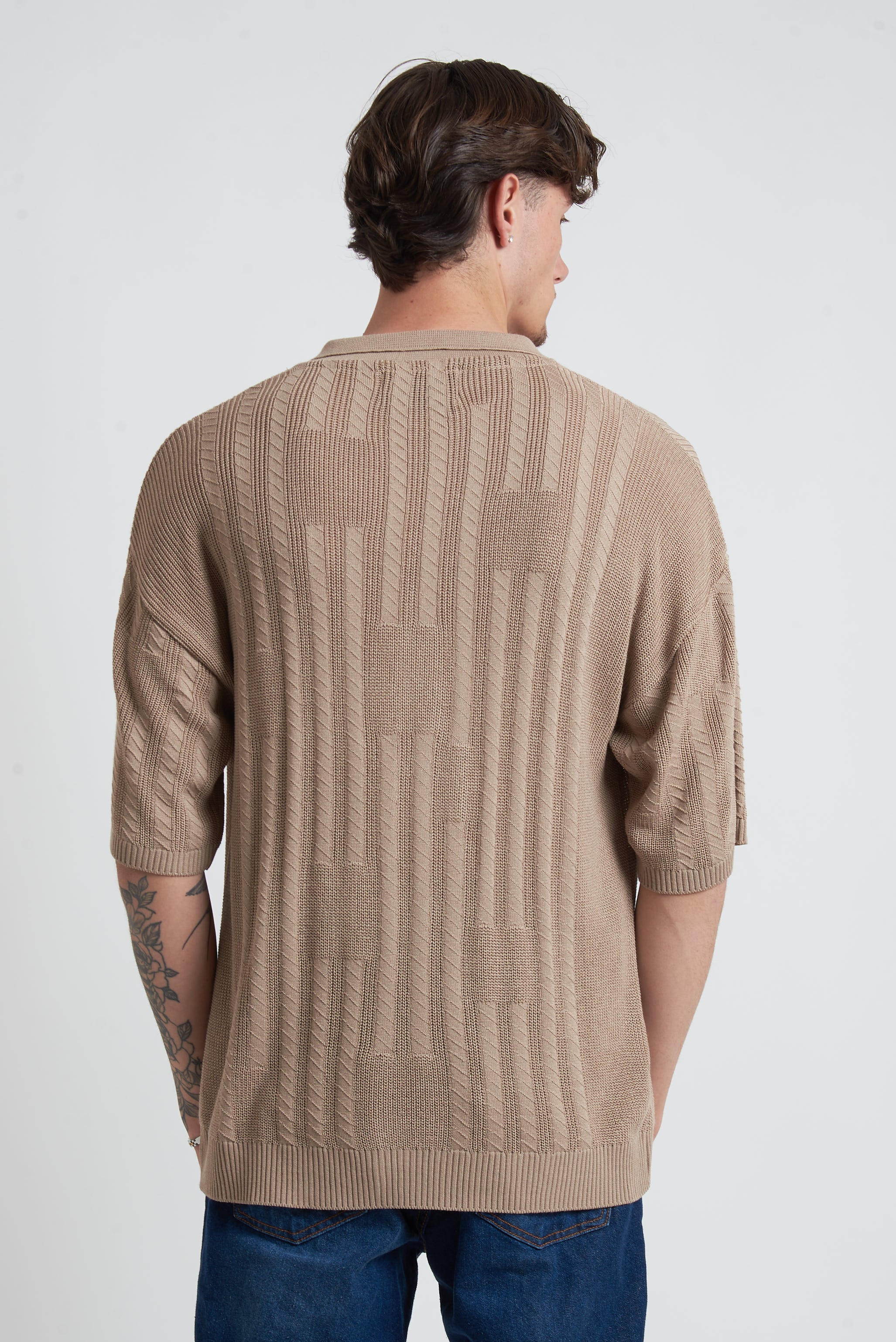 Cardigan in filo con spalla scesa