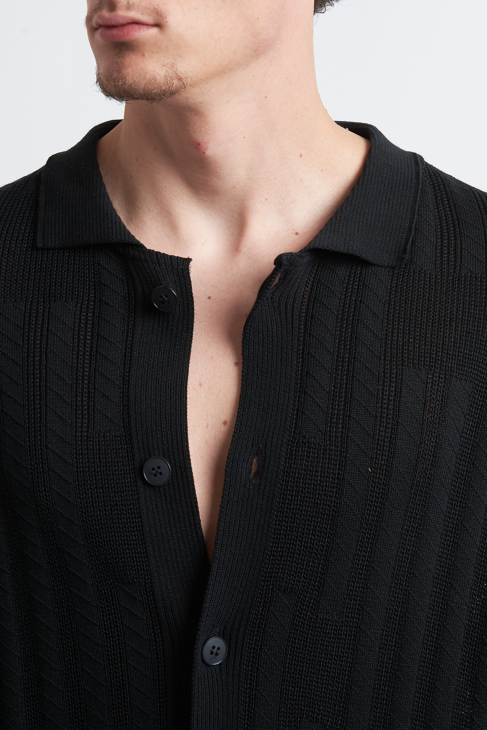 Cardigan in filo con spalla scesa