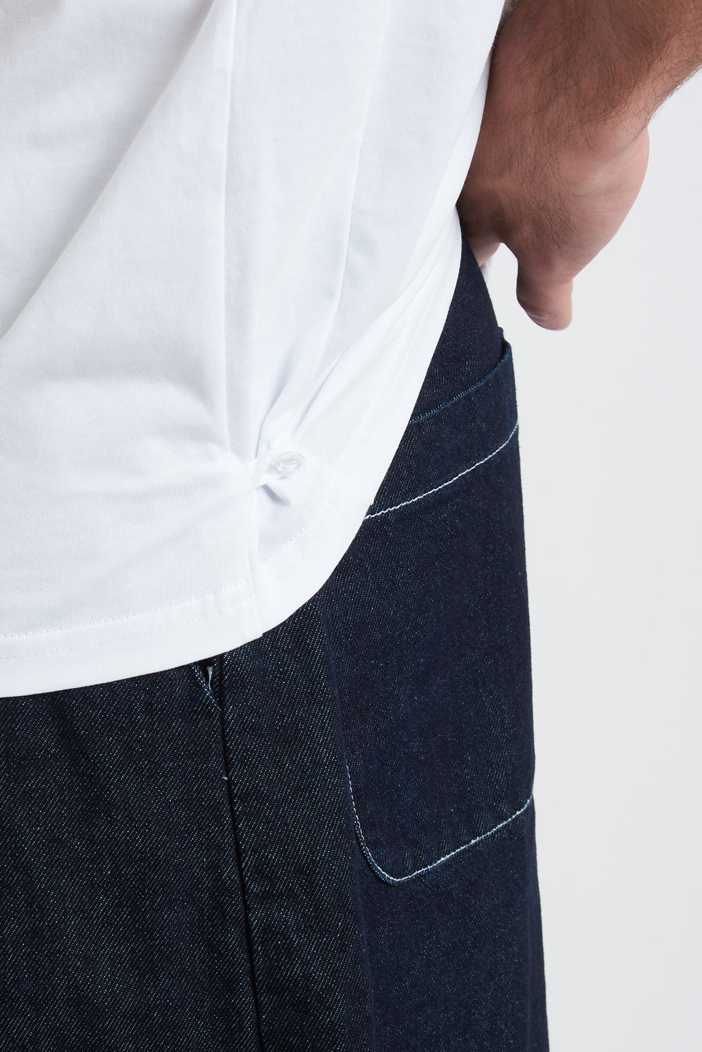 T-shirt collo a serafino con lacci
