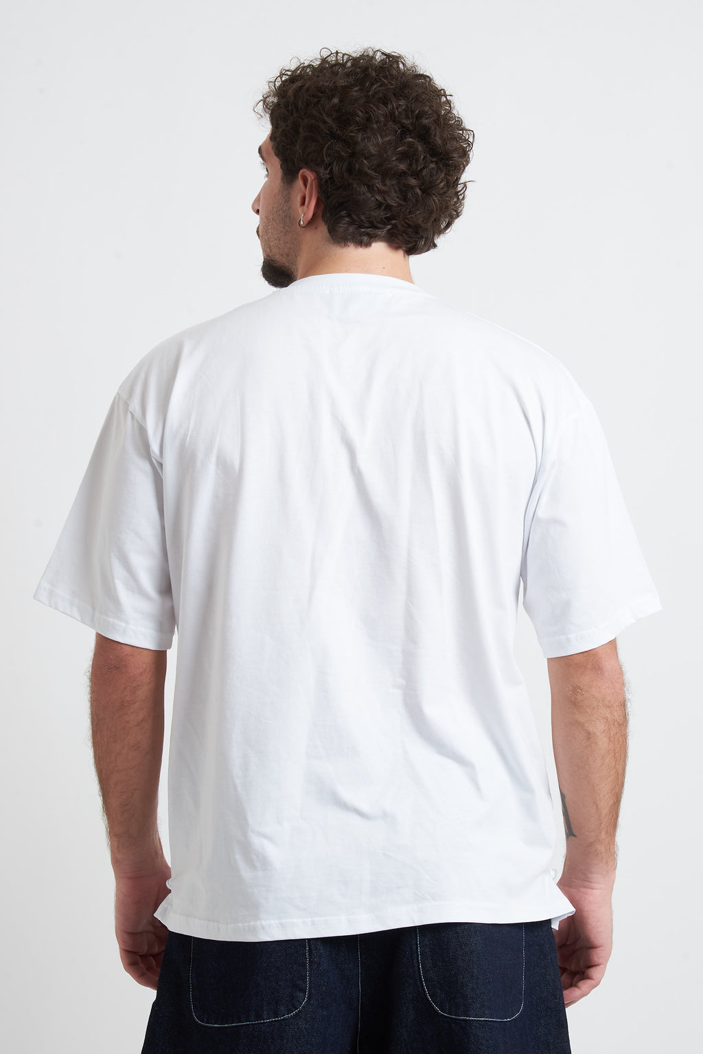 T-shirt collo a serafino con lacci