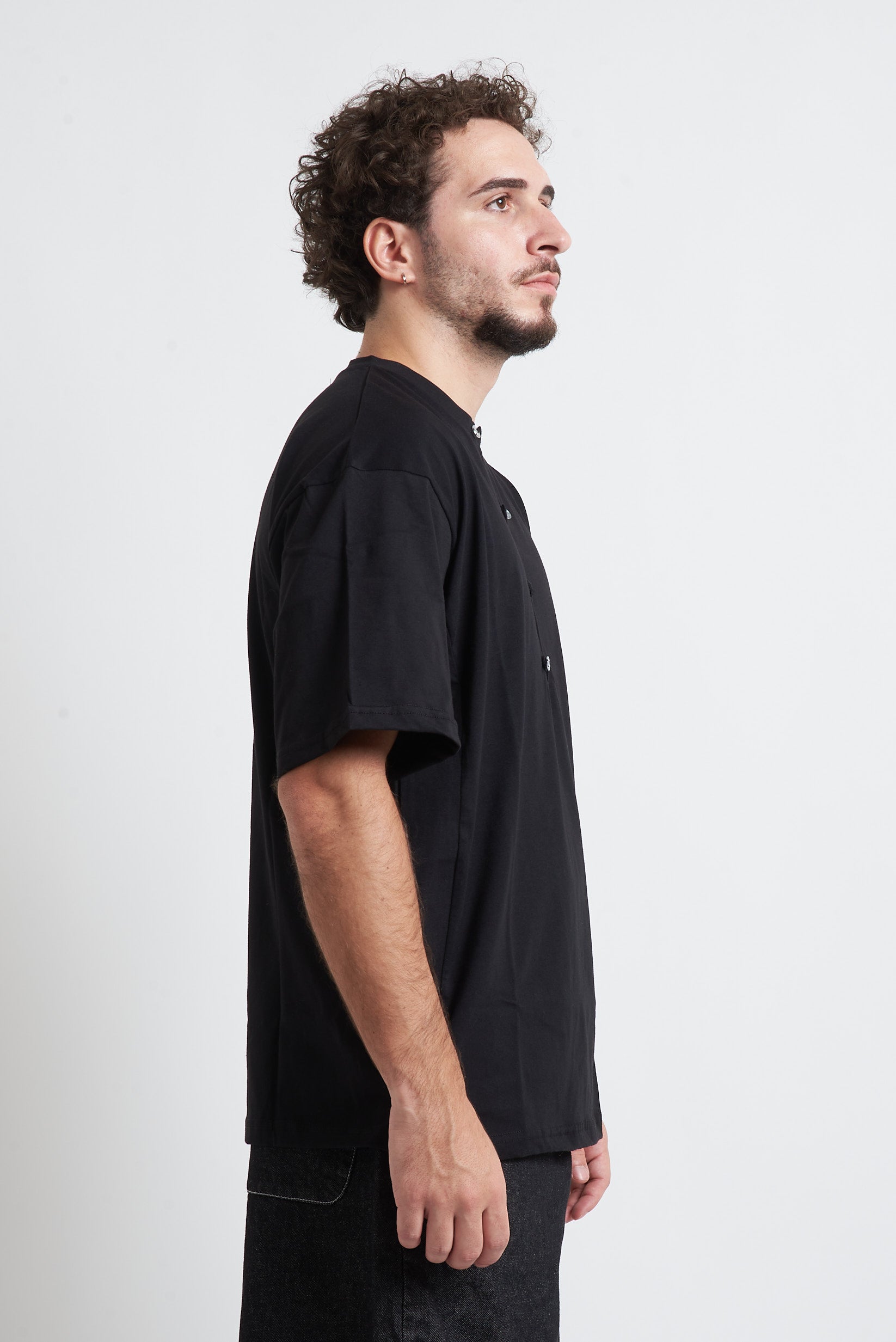 T-shirt collo a serafino con lacci