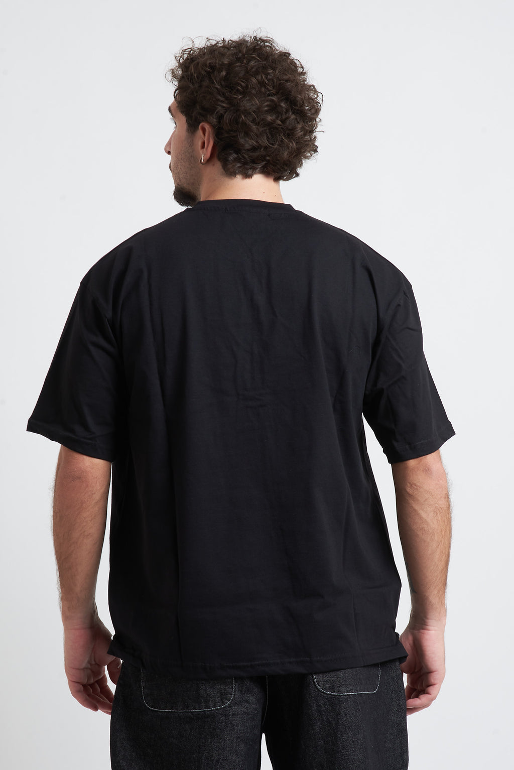 T-shirt collo a serafino con lacci