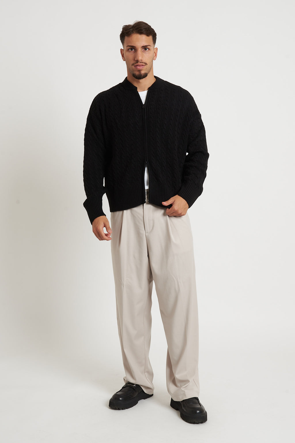 Cardigan in lana con zip e trecce