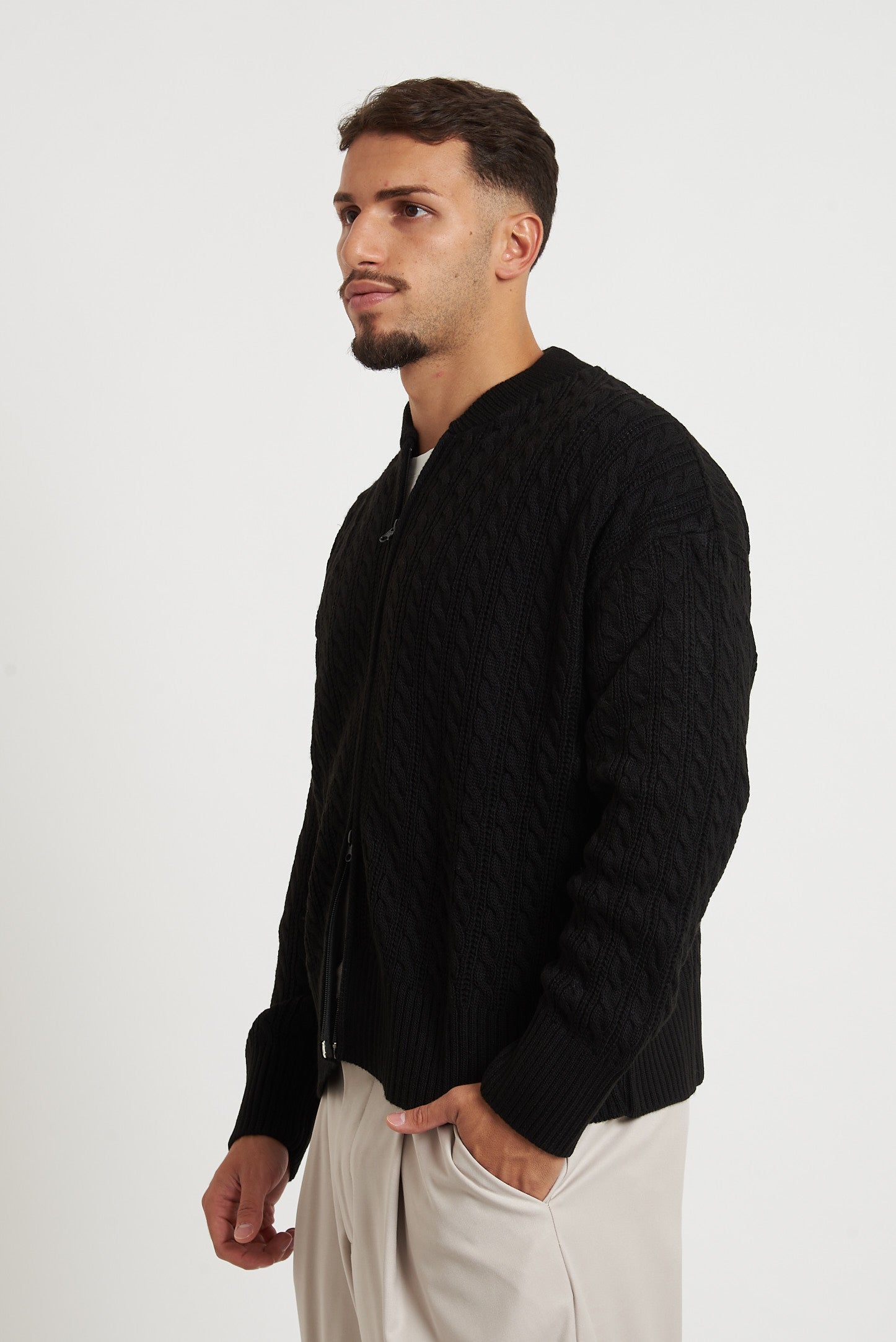 Cardigan in lana con zip e trecce