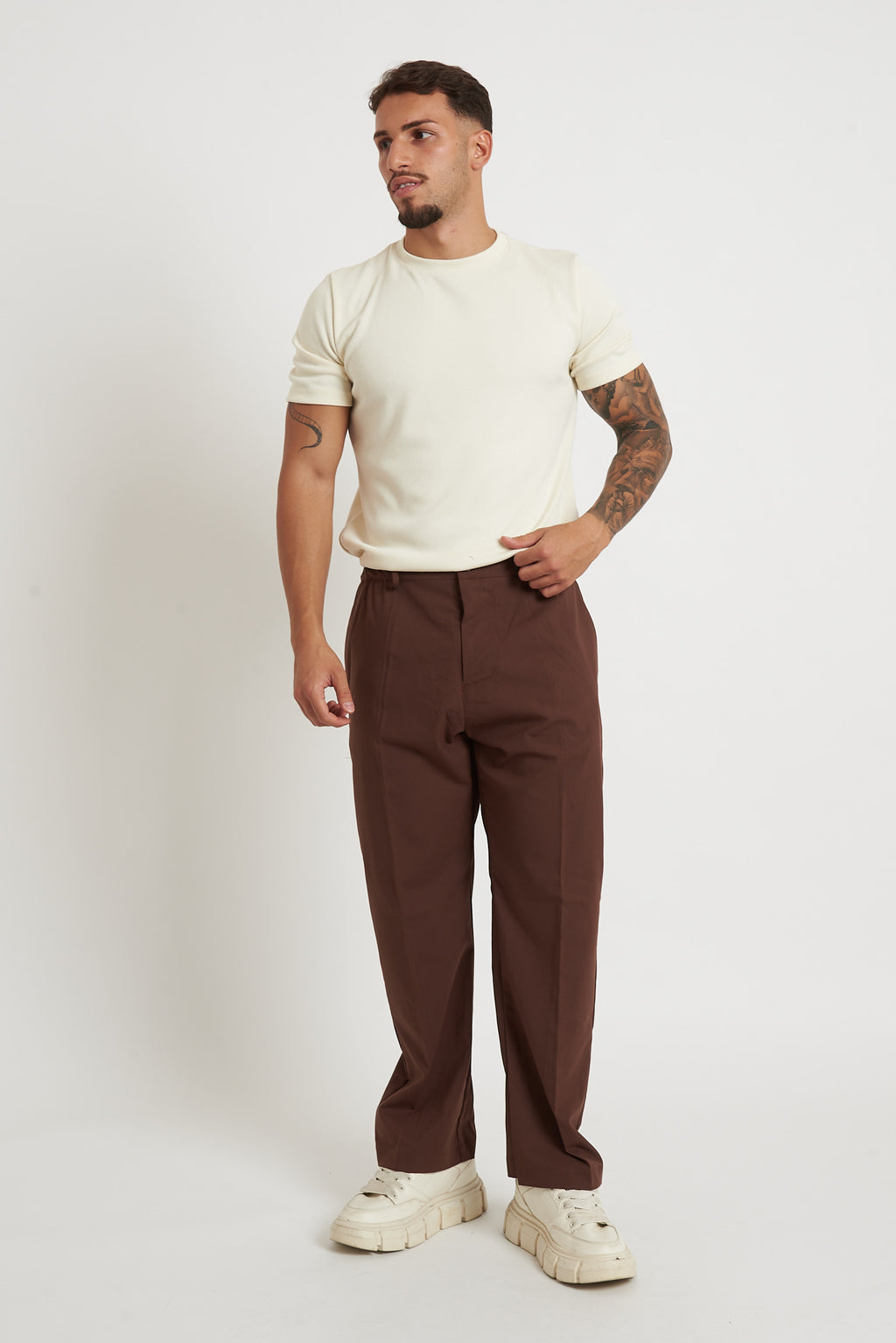 Pantalone a fondo largo