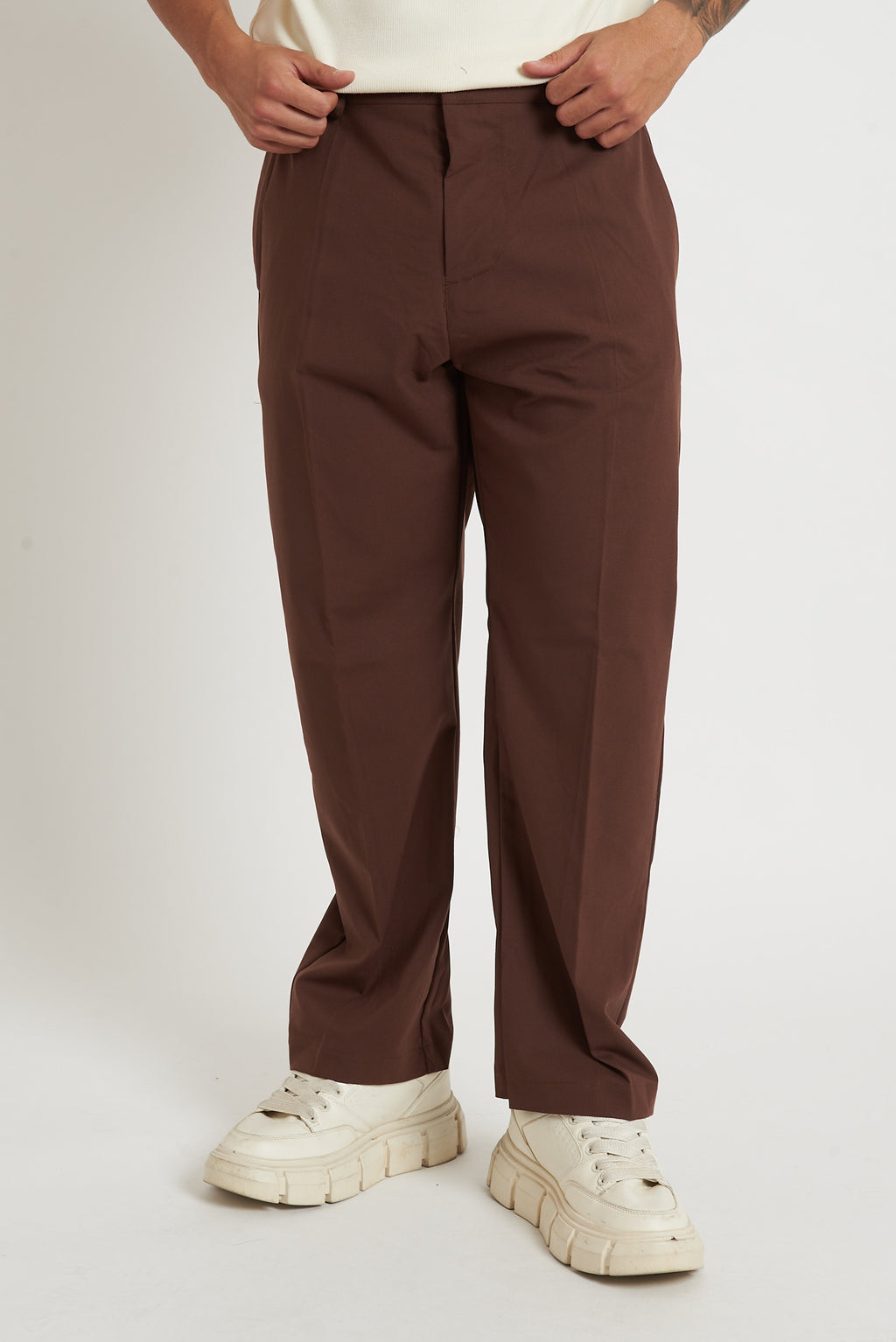 Pantalone a fondo largo