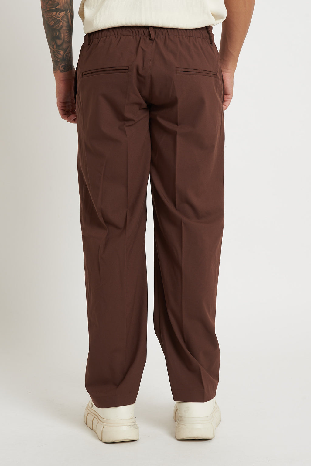 Pantalone a fondo largo