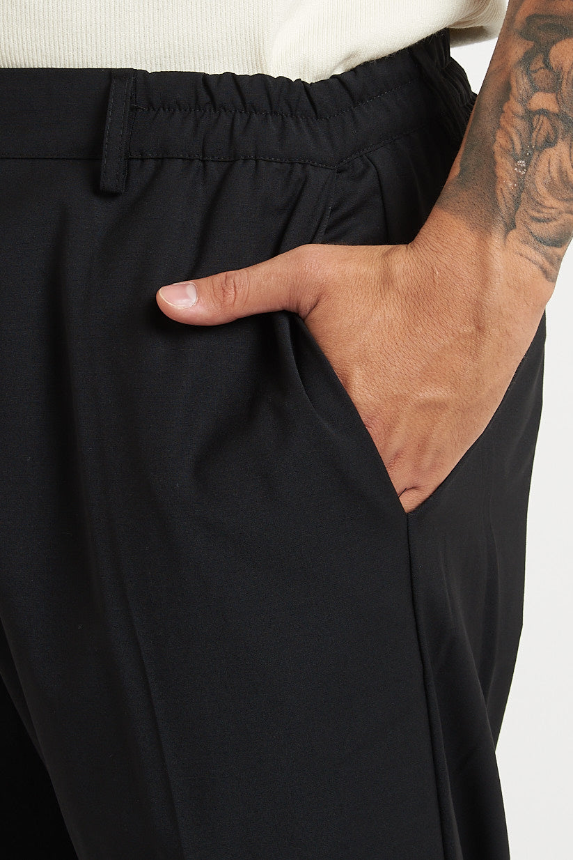 Pantalone a fondo largo