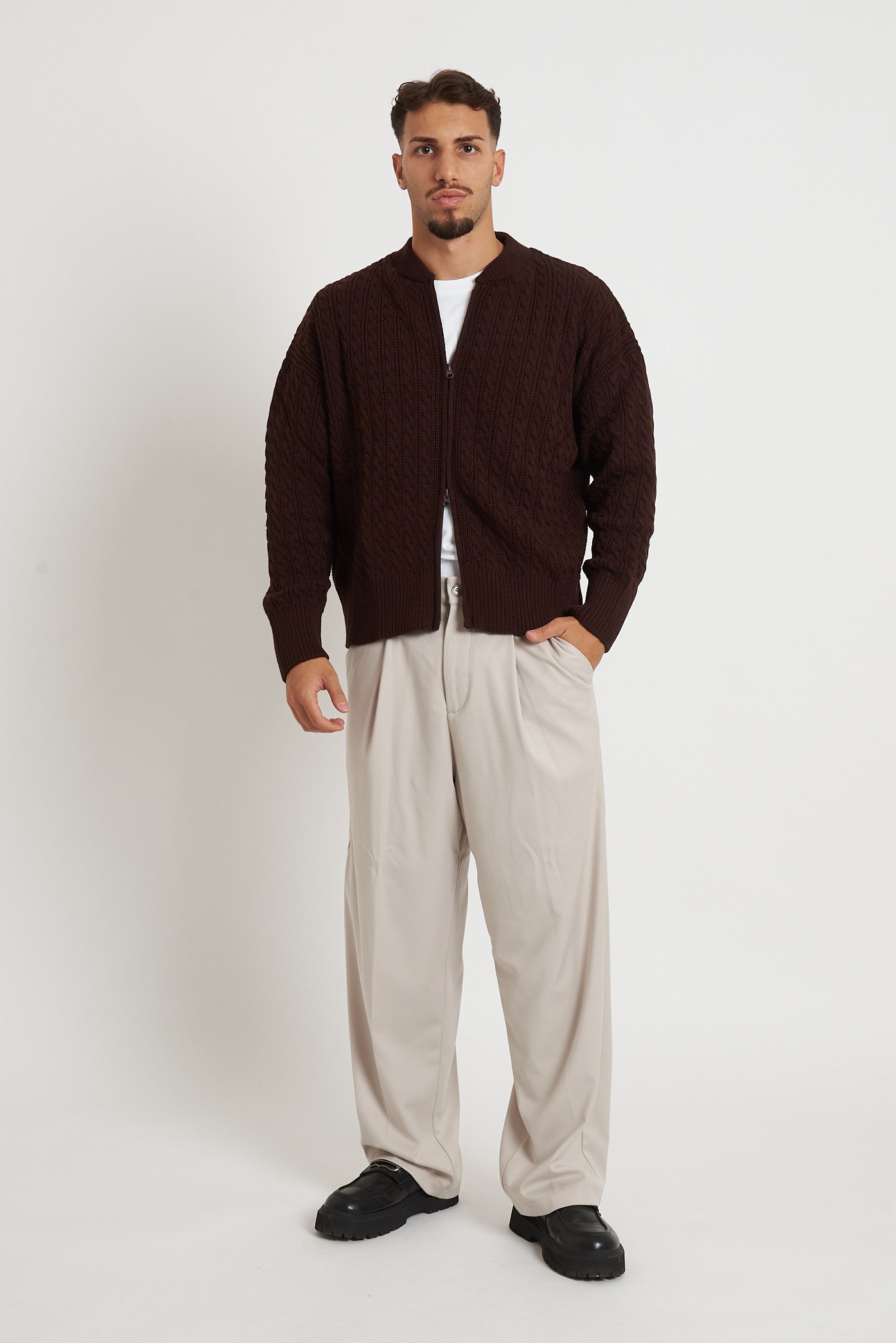 Cardigan in lana con zip e trecce