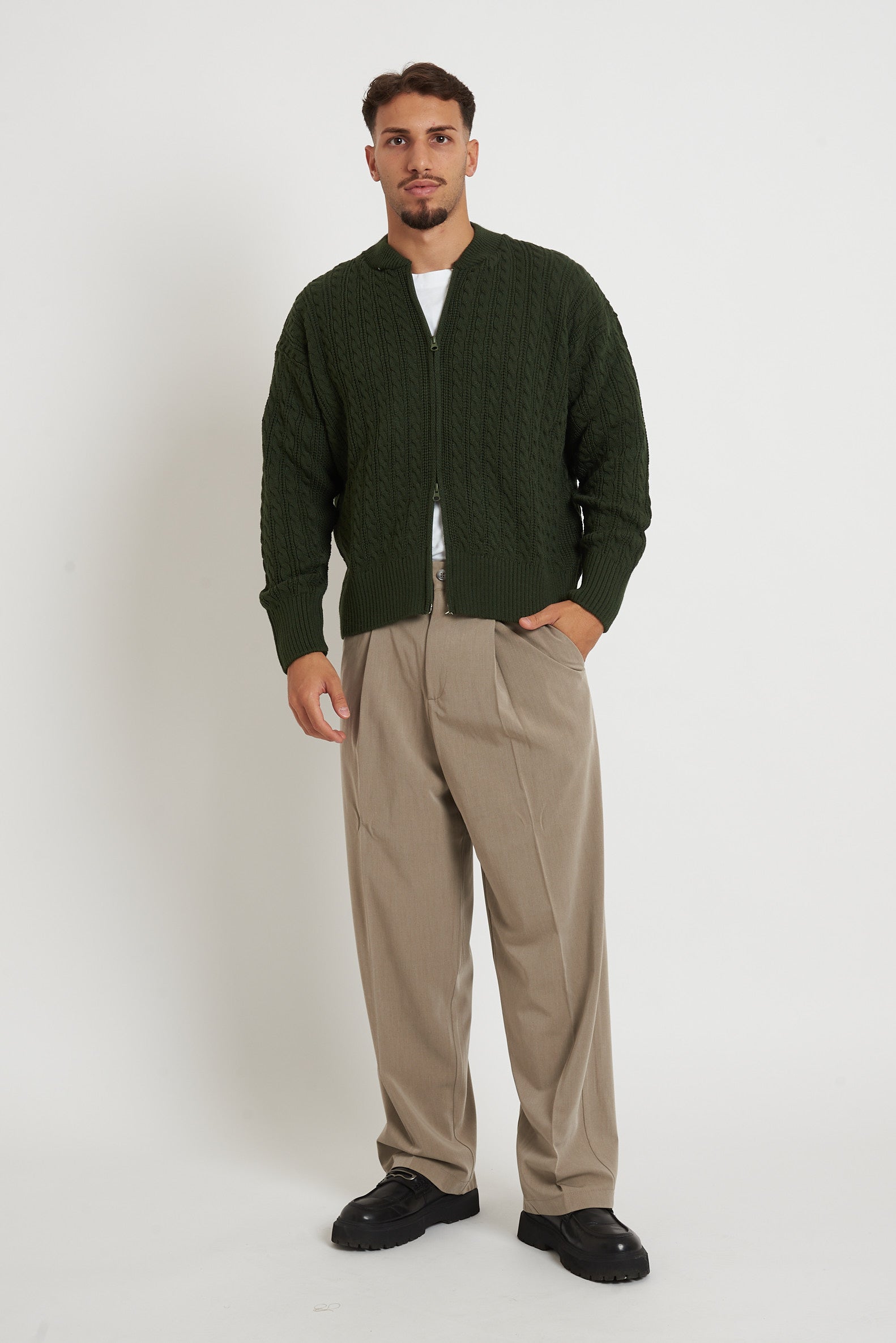 Cardigan in lana con zip e trecce