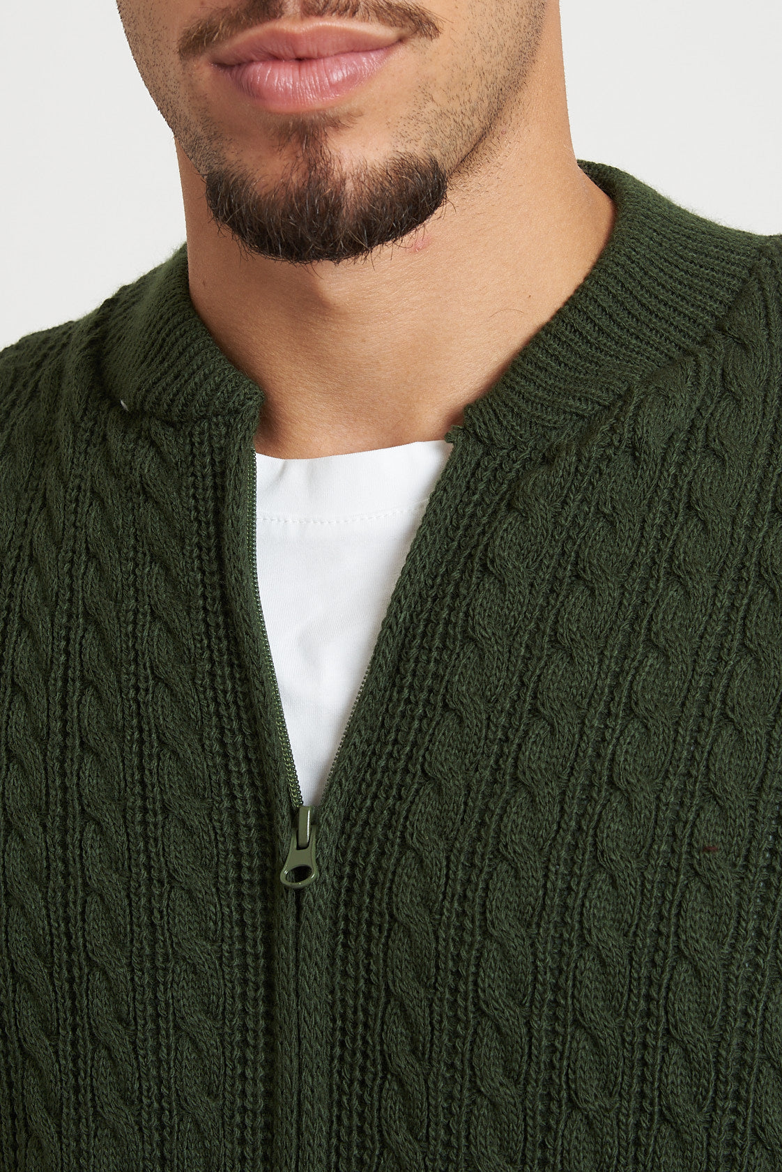 Cardigan in lana con zip e trecce