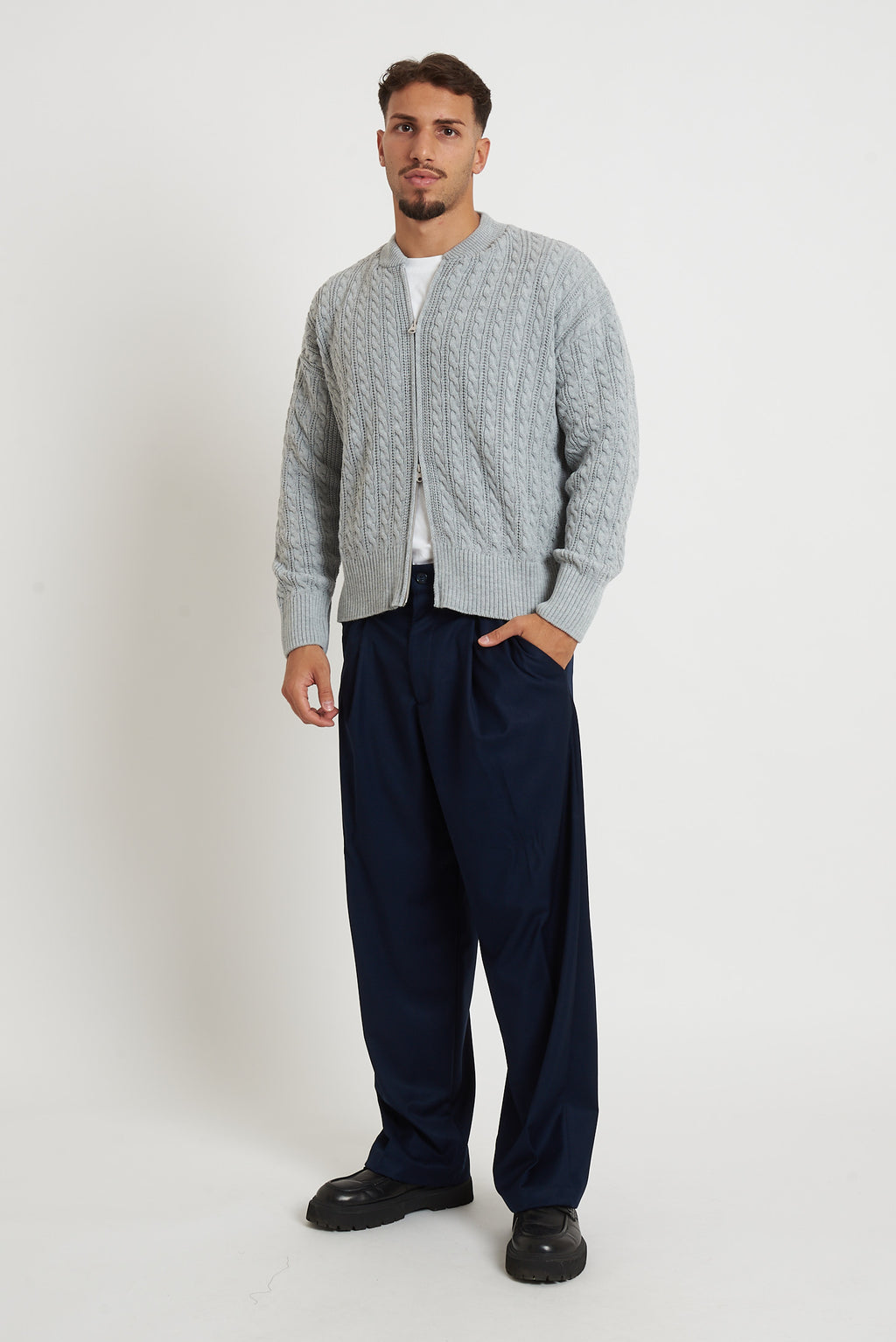 Cardigan in lana con zip e trecce