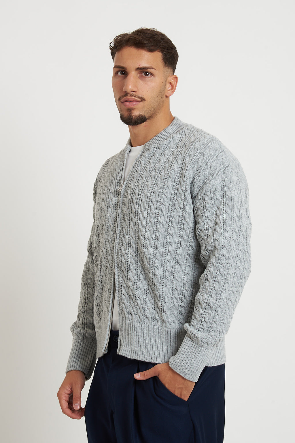 Cardigan in lana con zip e trecce