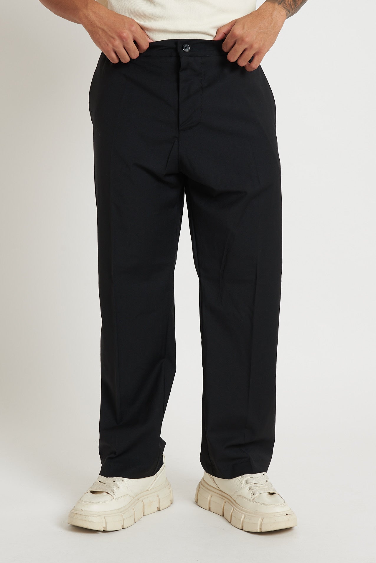 Pantalone a fondo largo