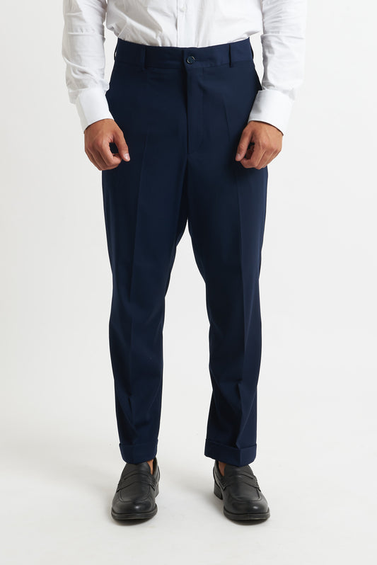Pantalone a fondo largo