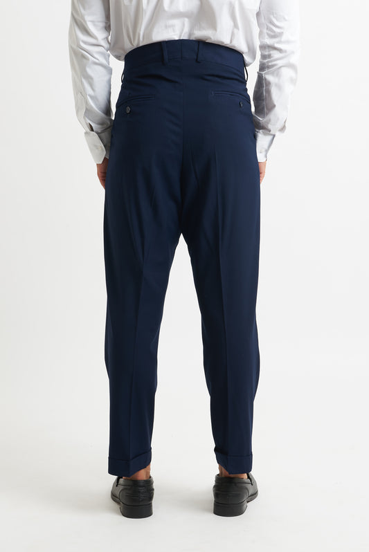 Pantalone a fondo largo