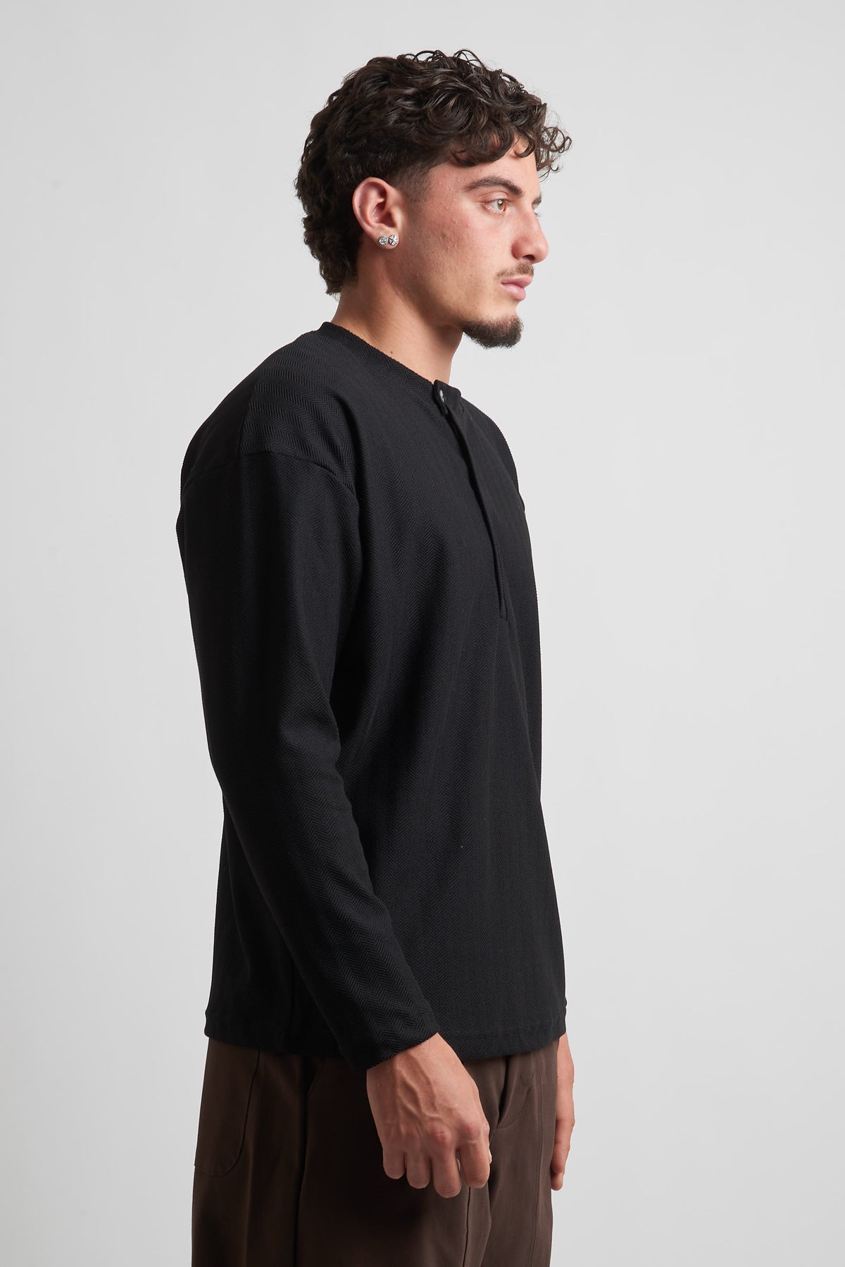 Maglia a serafino rasata in viscosa nero