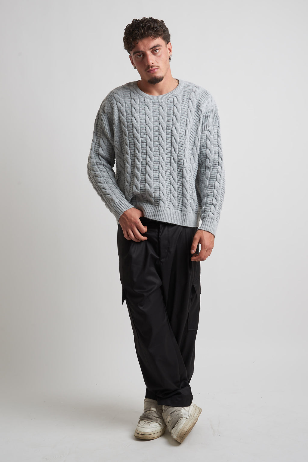 Pantalone vita alta con tasconi laterali nero