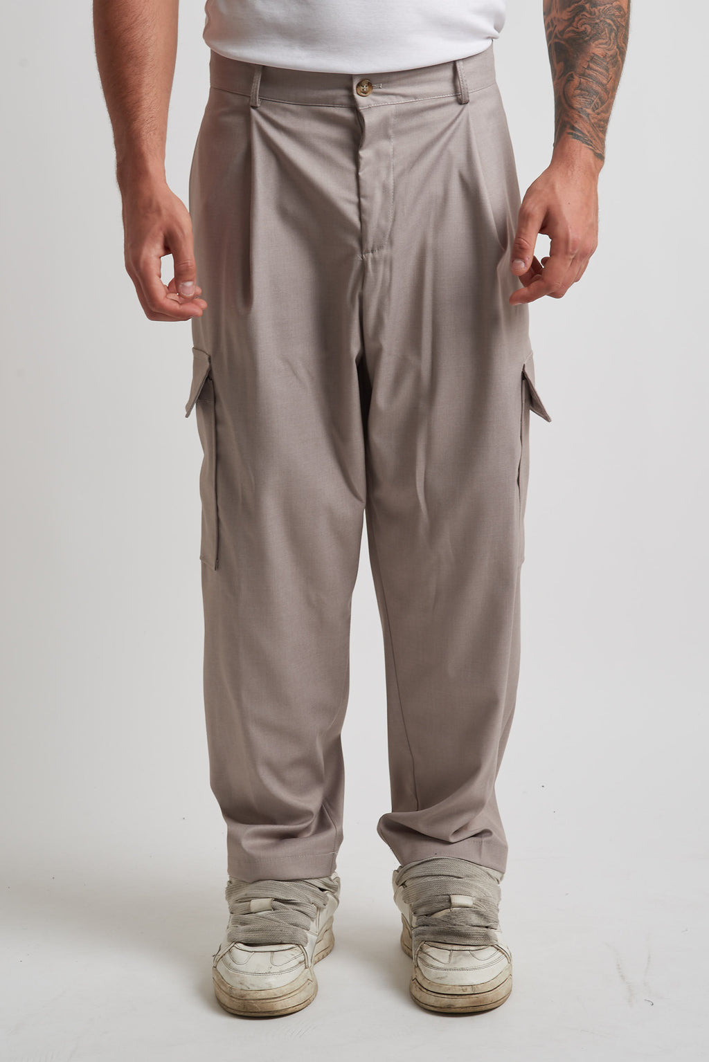 Pantalone vita alta con tasconi laterali beige