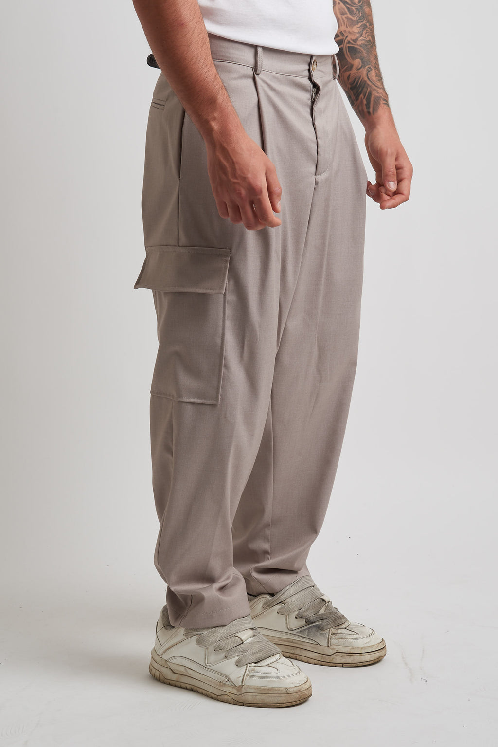 Pantalone vita alta con tasconi laterali beige