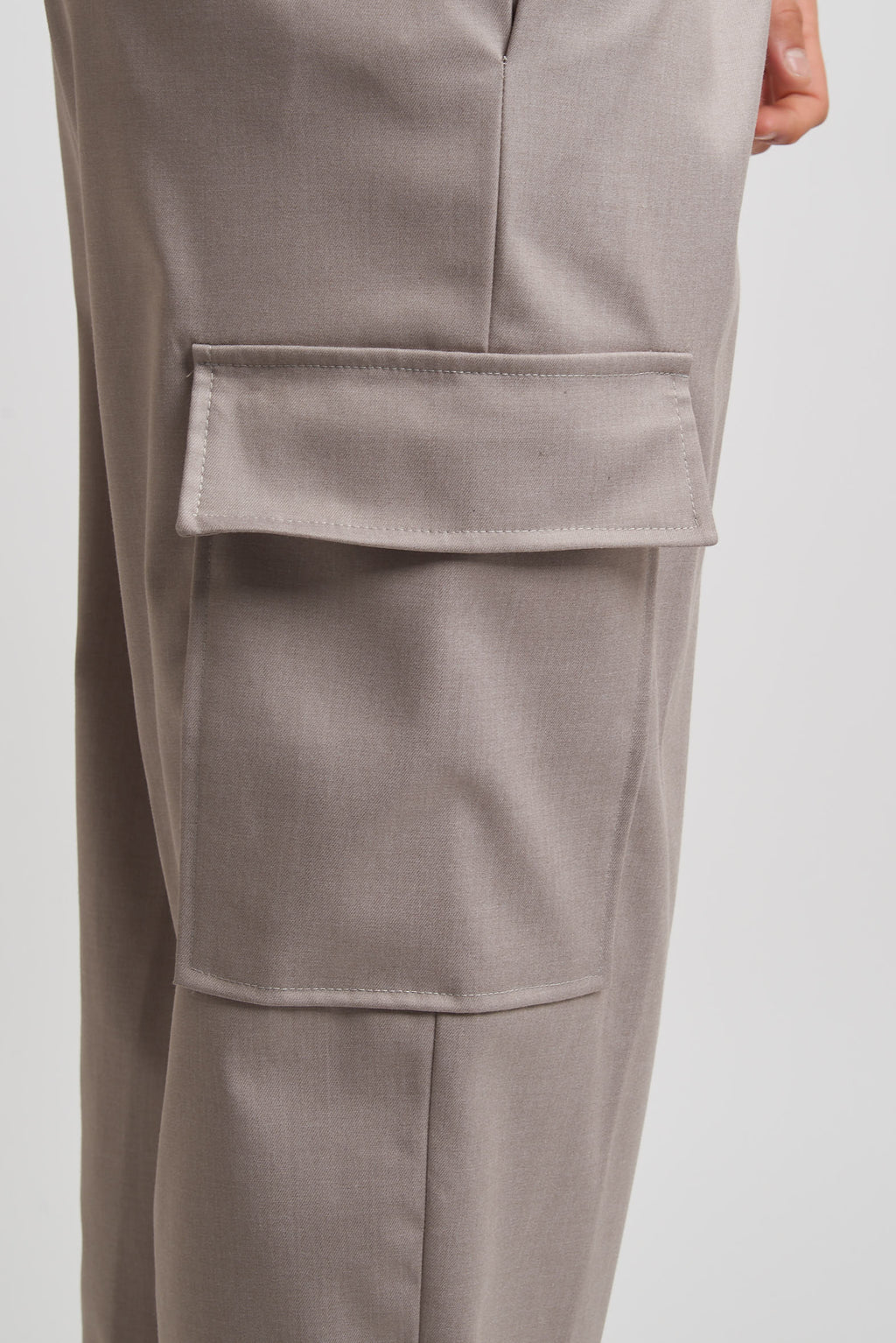 Pantalone vita alta con tasconi laterali beige