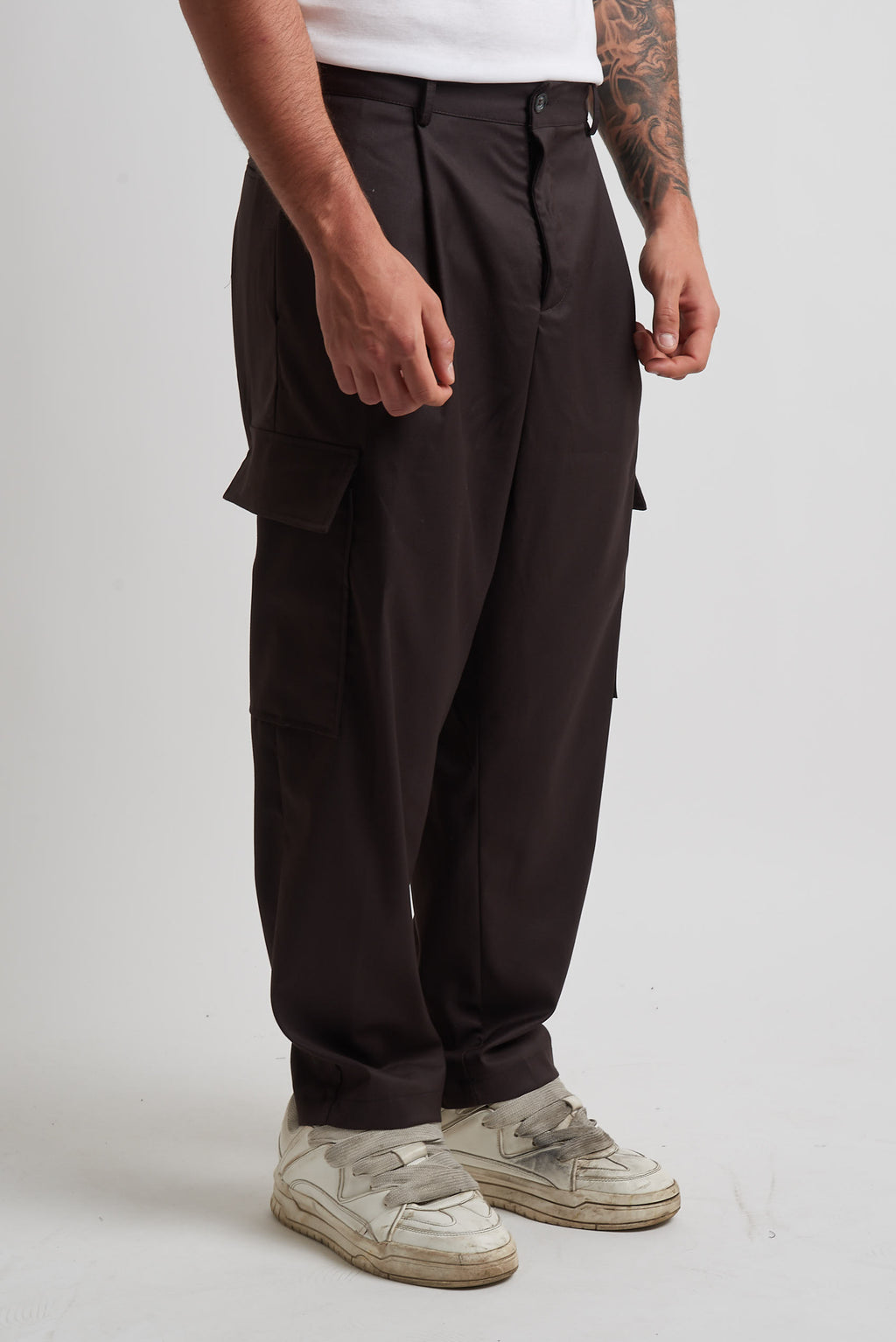 Pantalone vita alta con tasconi laterali moro